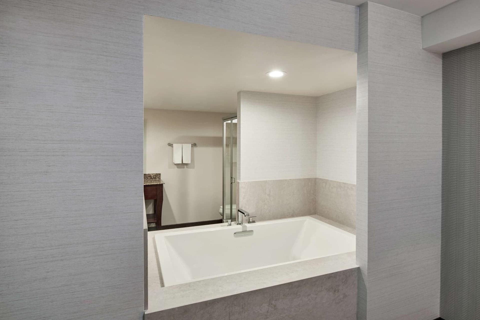 DoubleTree by Hilton Fullerton gallery photo in Fullerton, CA — image 42