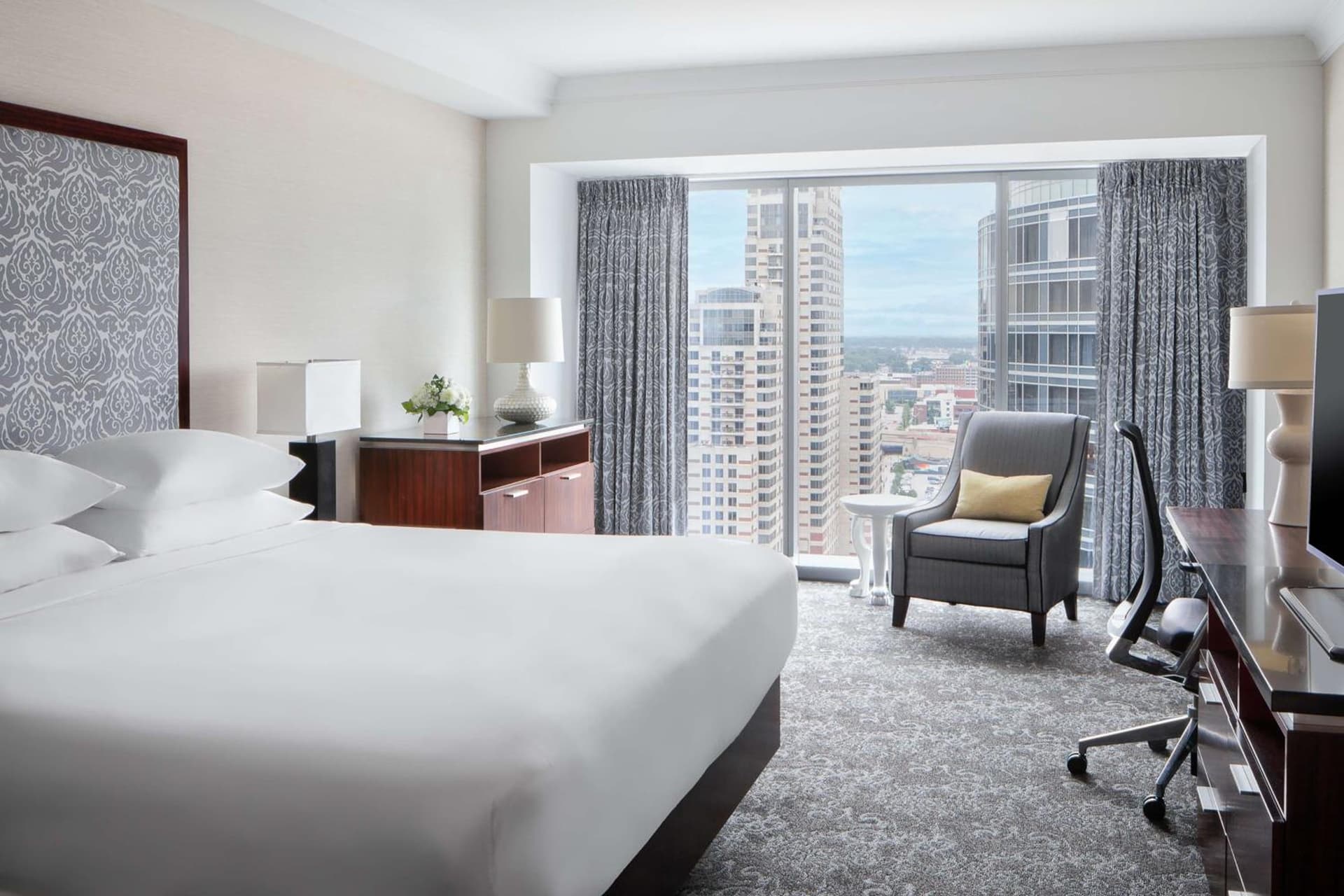 Amway Grand Plaza Hotel, Curio Collection by Hilton gallery photo in Grand Rapids, MI — image 120