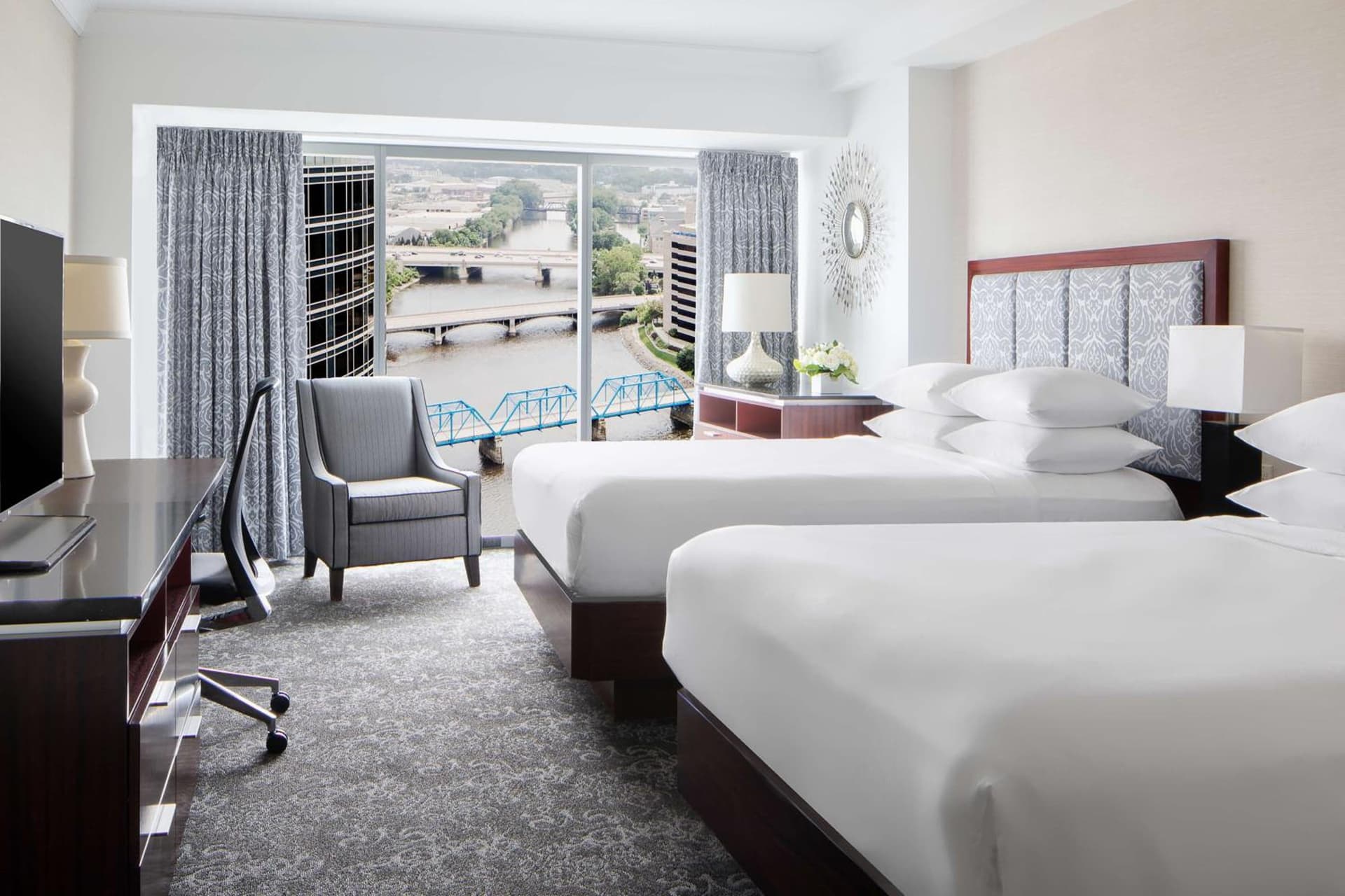 Amway Grand Plaza Hotel, Curio Collection by Hilton gallery photo in Grand Rapids, MI — image 24