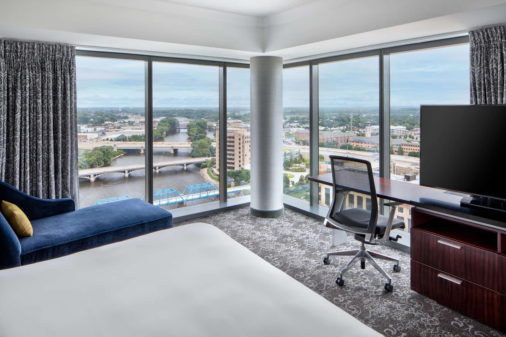 Amway Grand Plaza Hotel, Curio Collection by Hilton gallery photo in Grand Rapids, MI — image 10