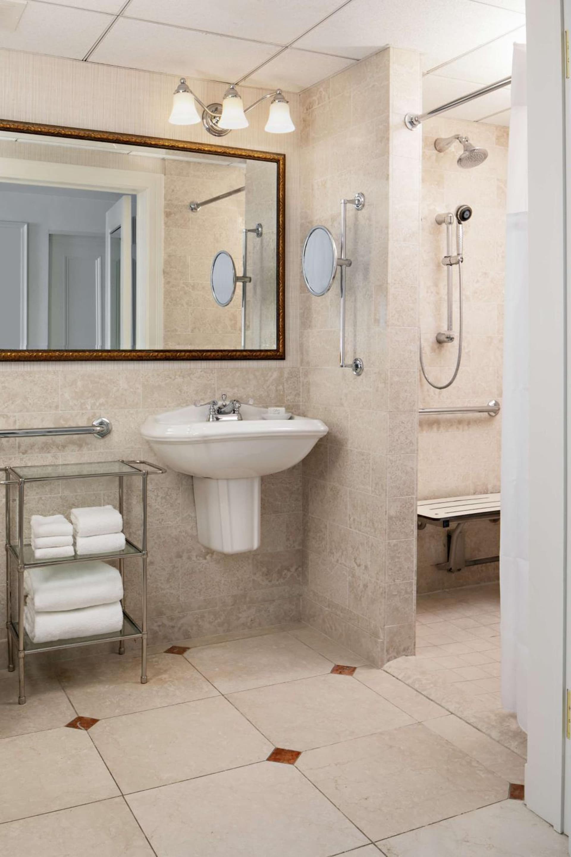Amway Grand Plaza Hotel, Curio Collection by Hilton gallery photo in Grand Rapids, MI — image 49