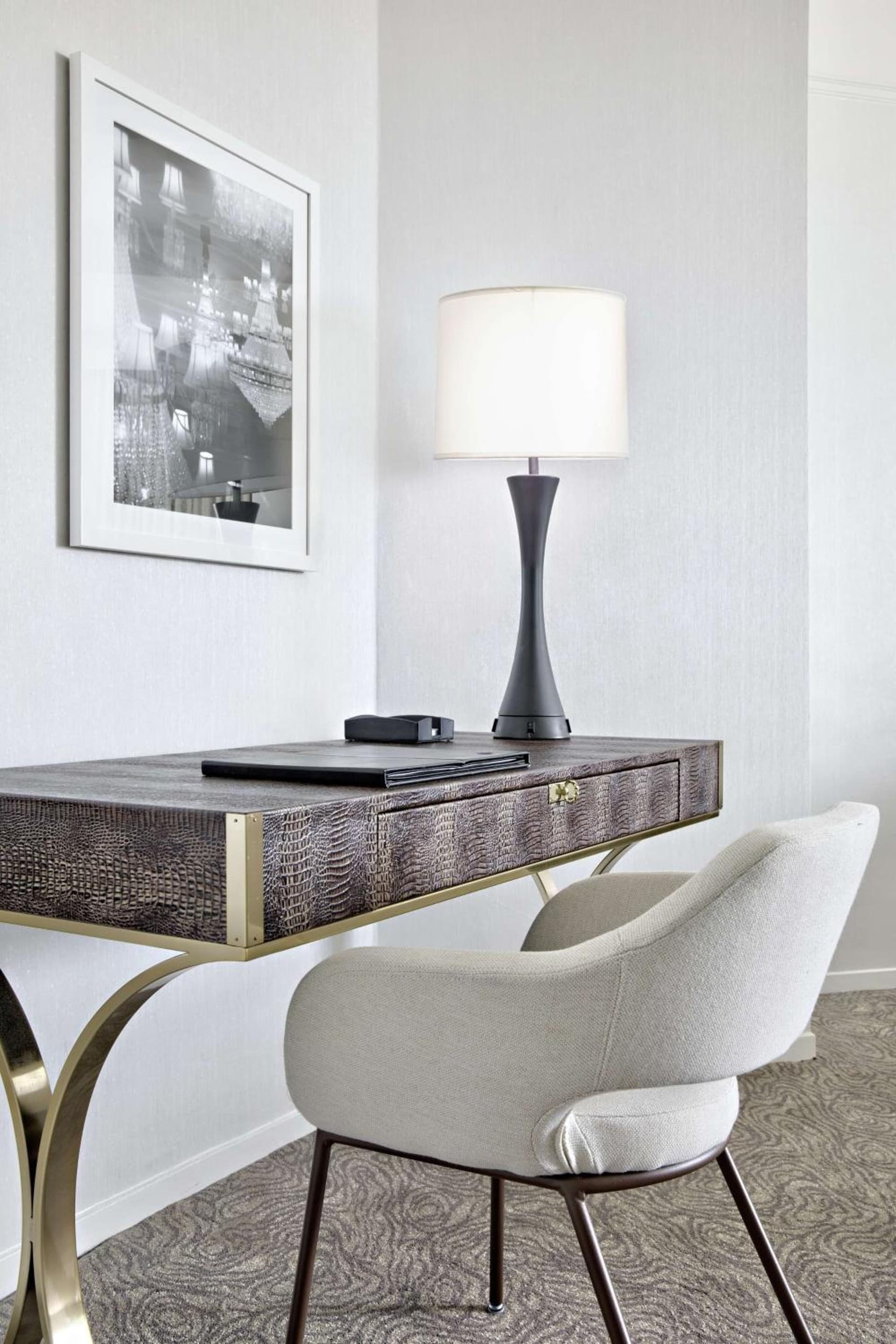Amway Grand Plaza Hotel, Curio Collection by Hilton gallery photo in Grand Rapids, MI — image 92