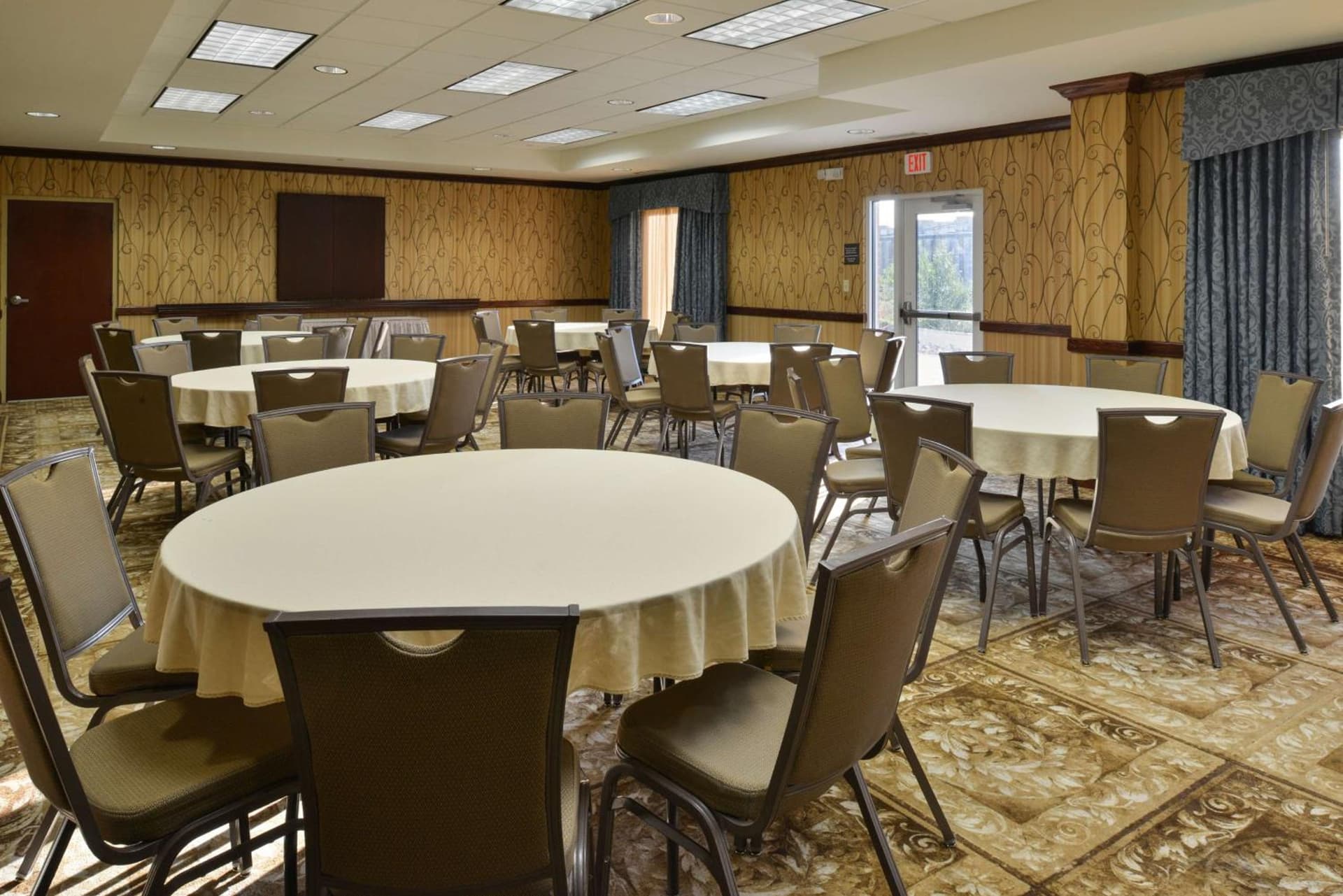 Hampton Inn & Suites Fruitland gallery photo in Fruitland, MD — image 27