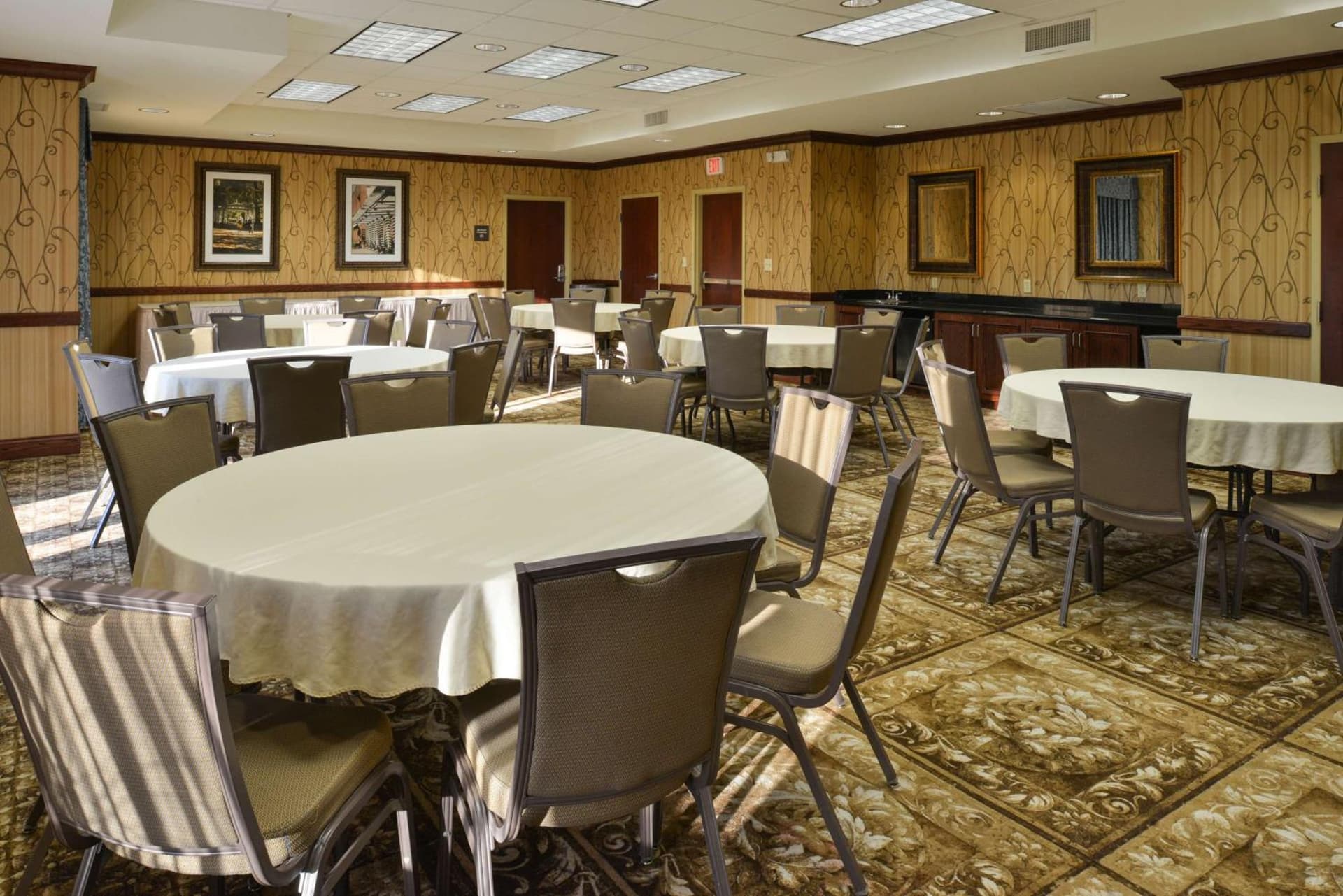 Hampton Inn & Suites Fruitland gallery photo in Fruitland, MD — image 10