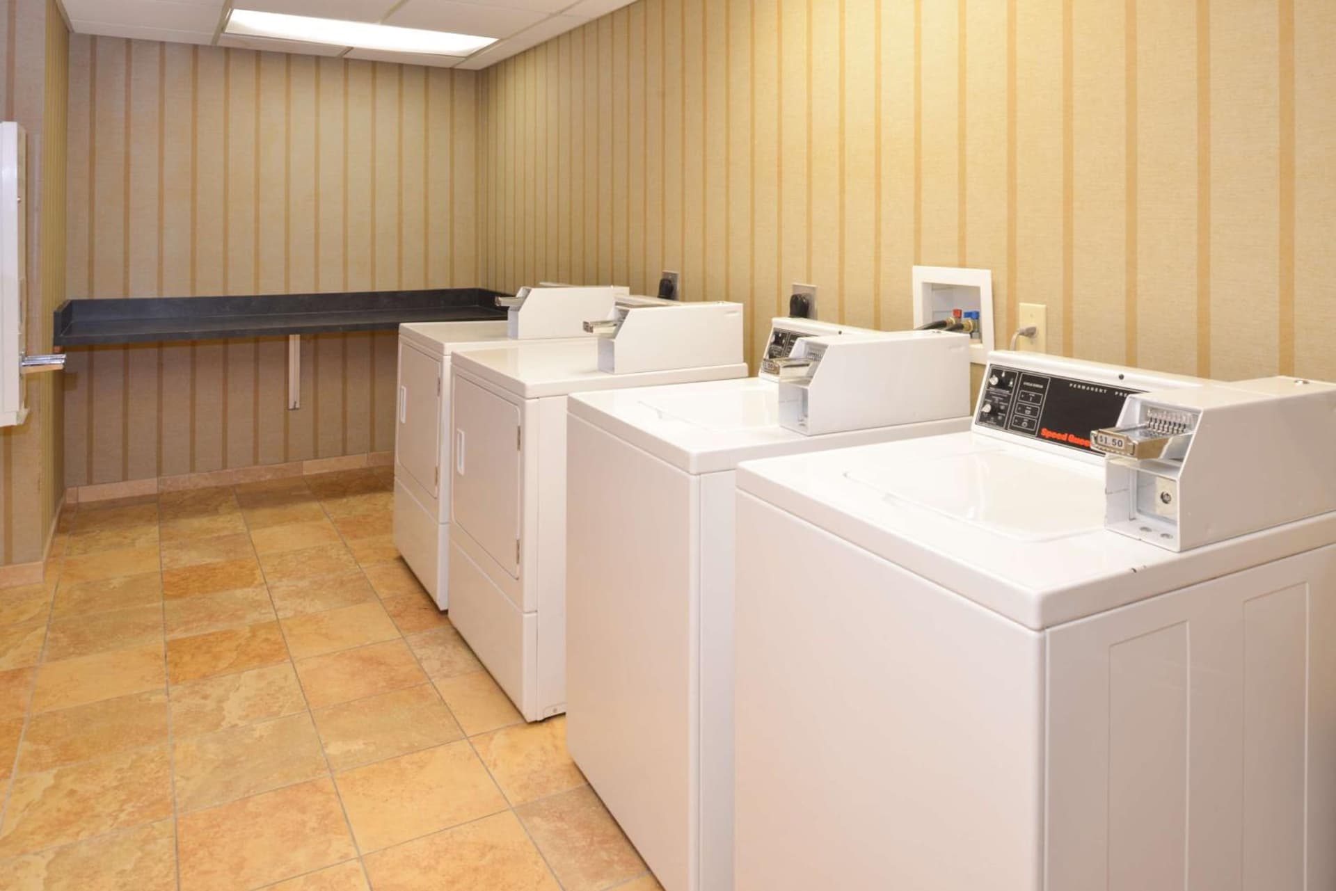 Hampton Inn & Suites Fruitland gallery photo in Fruitland, MD — image 6
