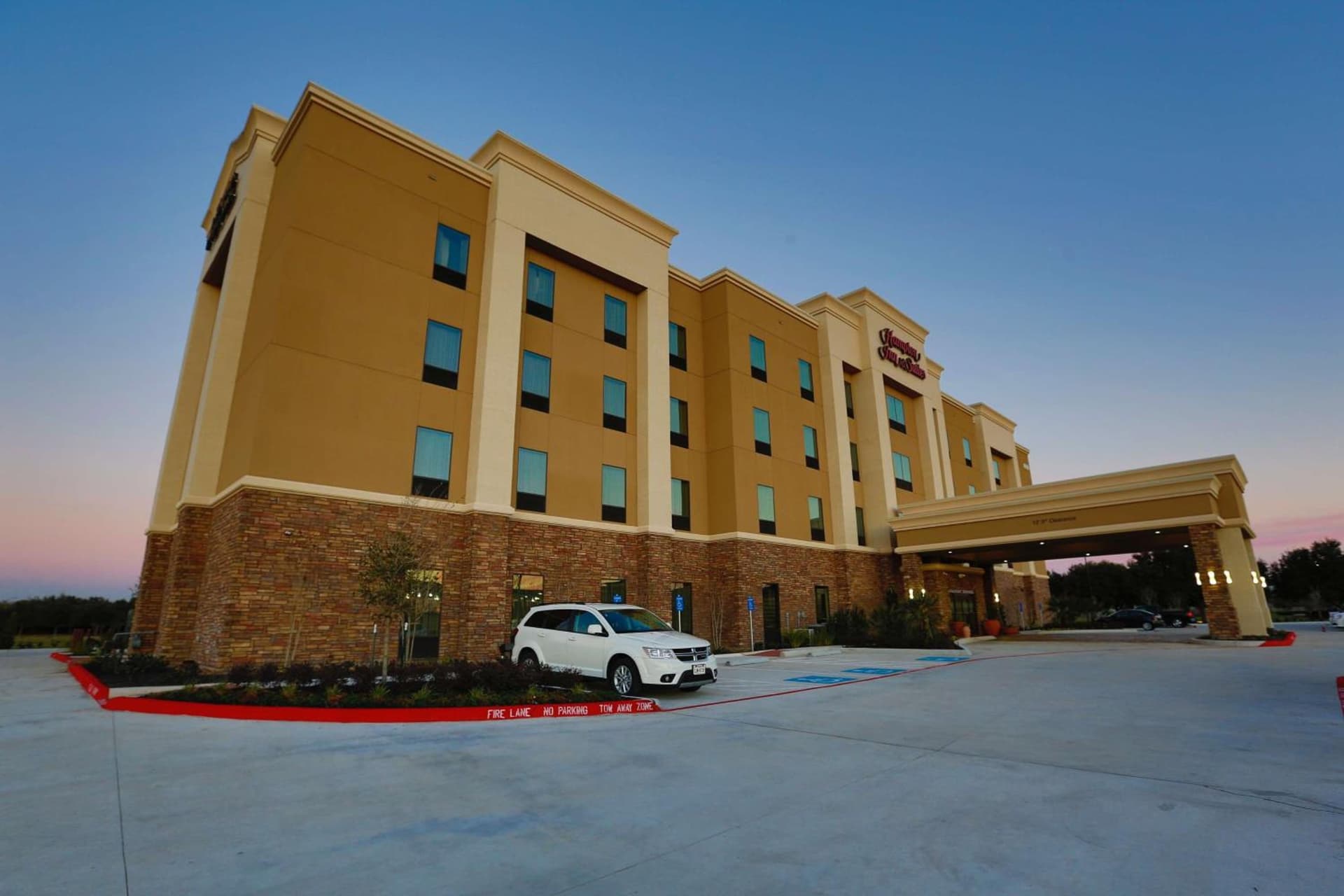 Hampton Inn and Suites Missouri City property views in Missouri City, TX — gallery photo 3
