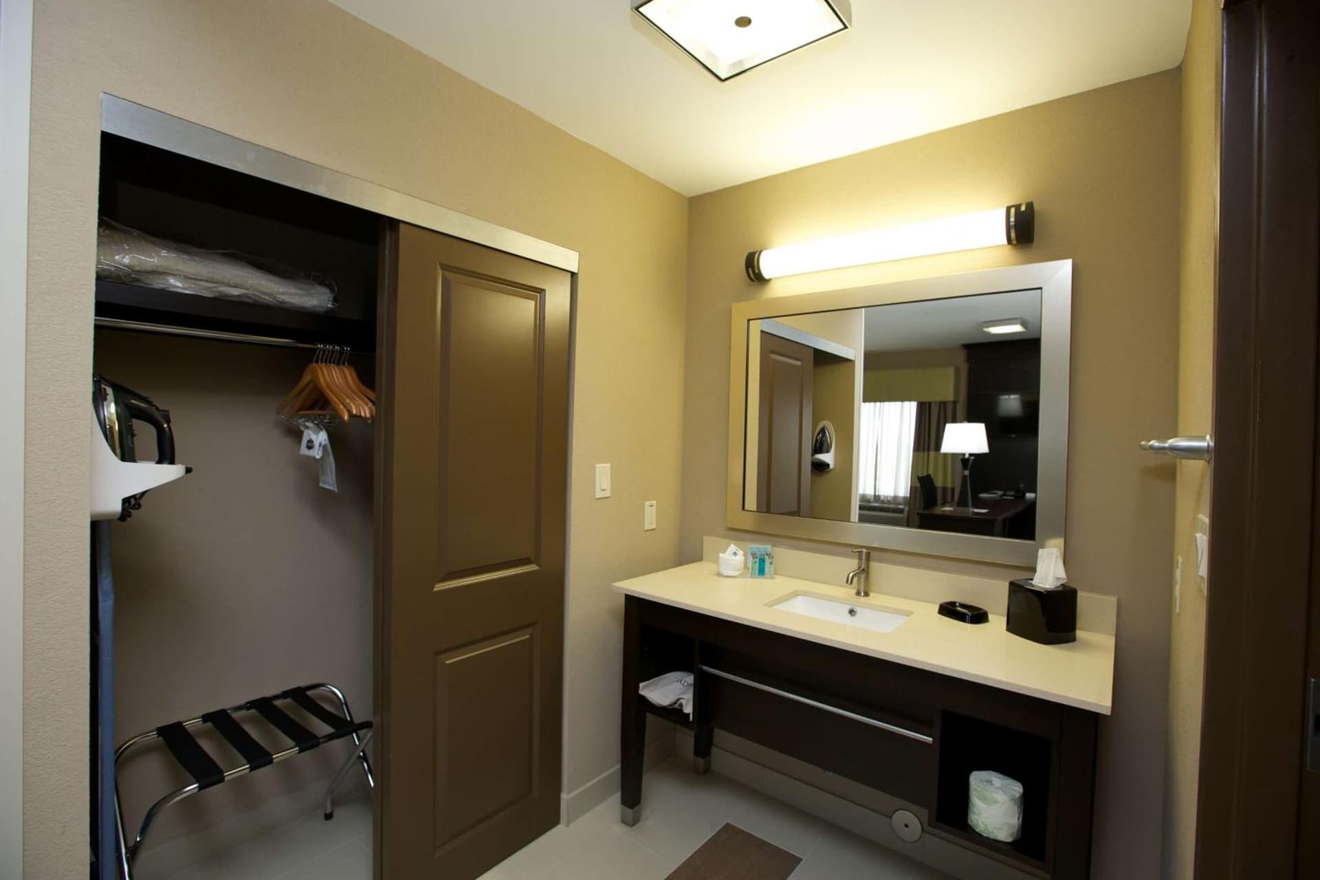 Hampton Inn and Suites Missouri City property views in Missouri City, TX — gallery photo 3