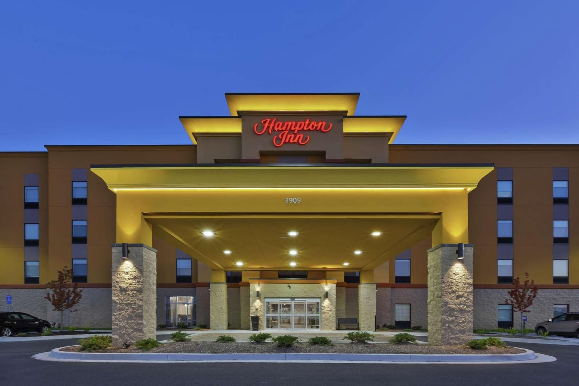 Hampton Inn Sedalia interior in Sedalia, MO — gallery photo 2