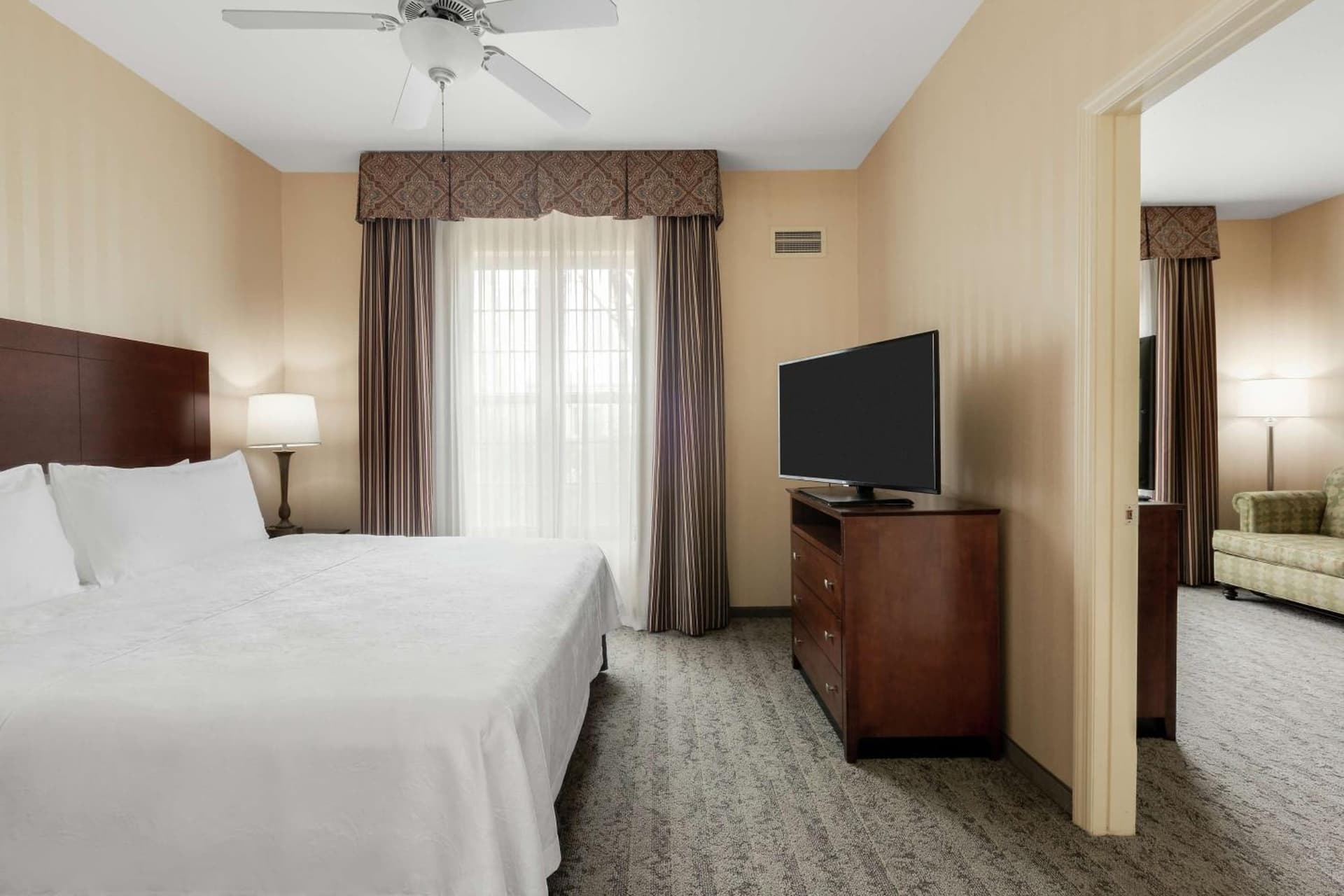 Homewood Suites by Hilton Sacramento Airport-Natomas interior in Sacramento, CA — gallery photo 2