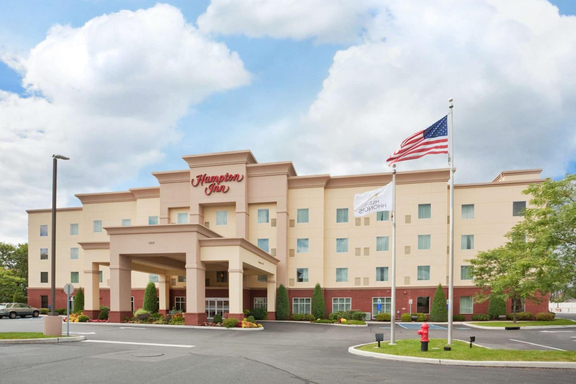 Hampton Inn Kingston interior in Kingston, NY — gallery photo 2