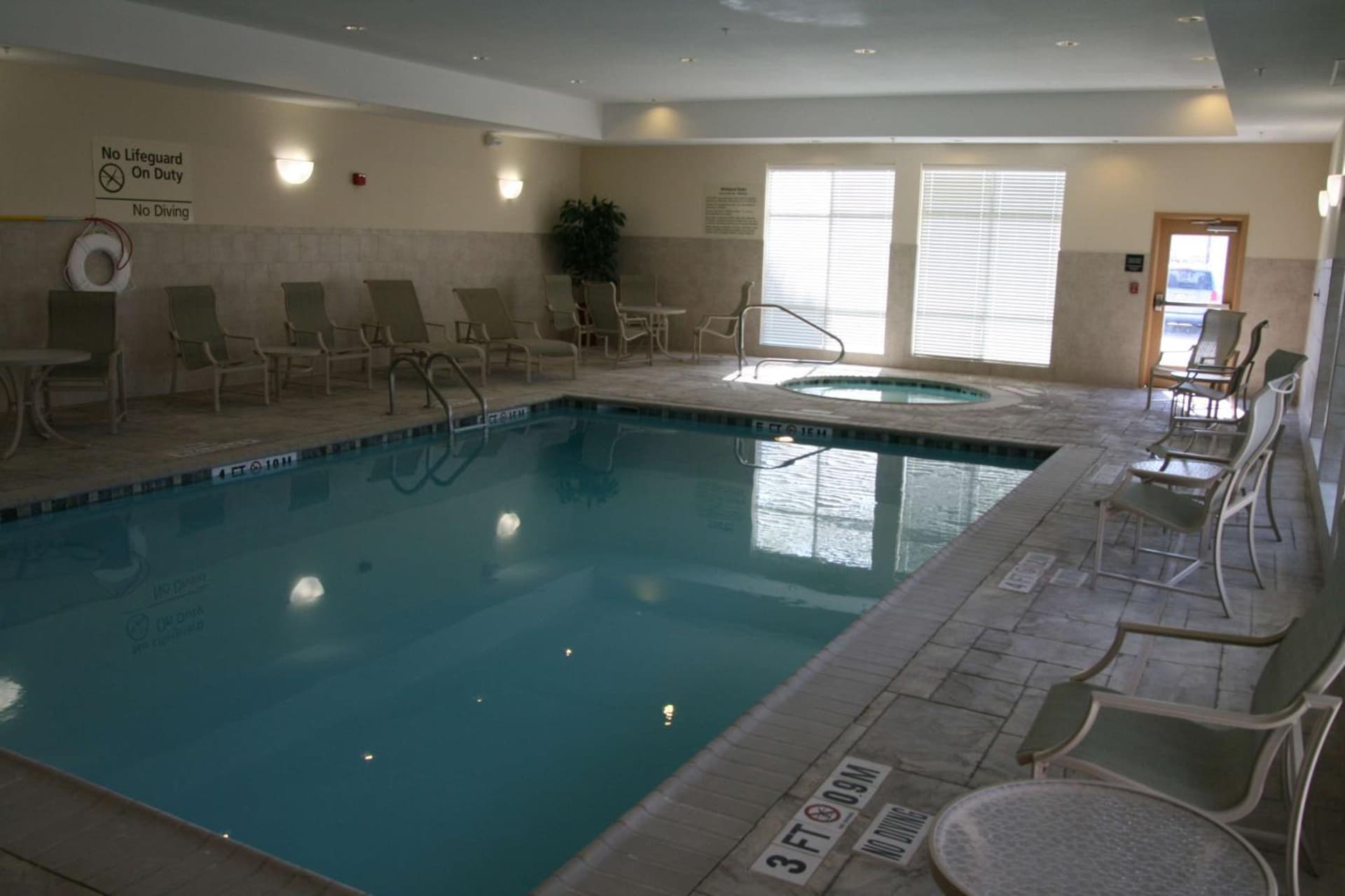 Hampton Inn La Grange interior in La Grange, TX — gallery photo 2