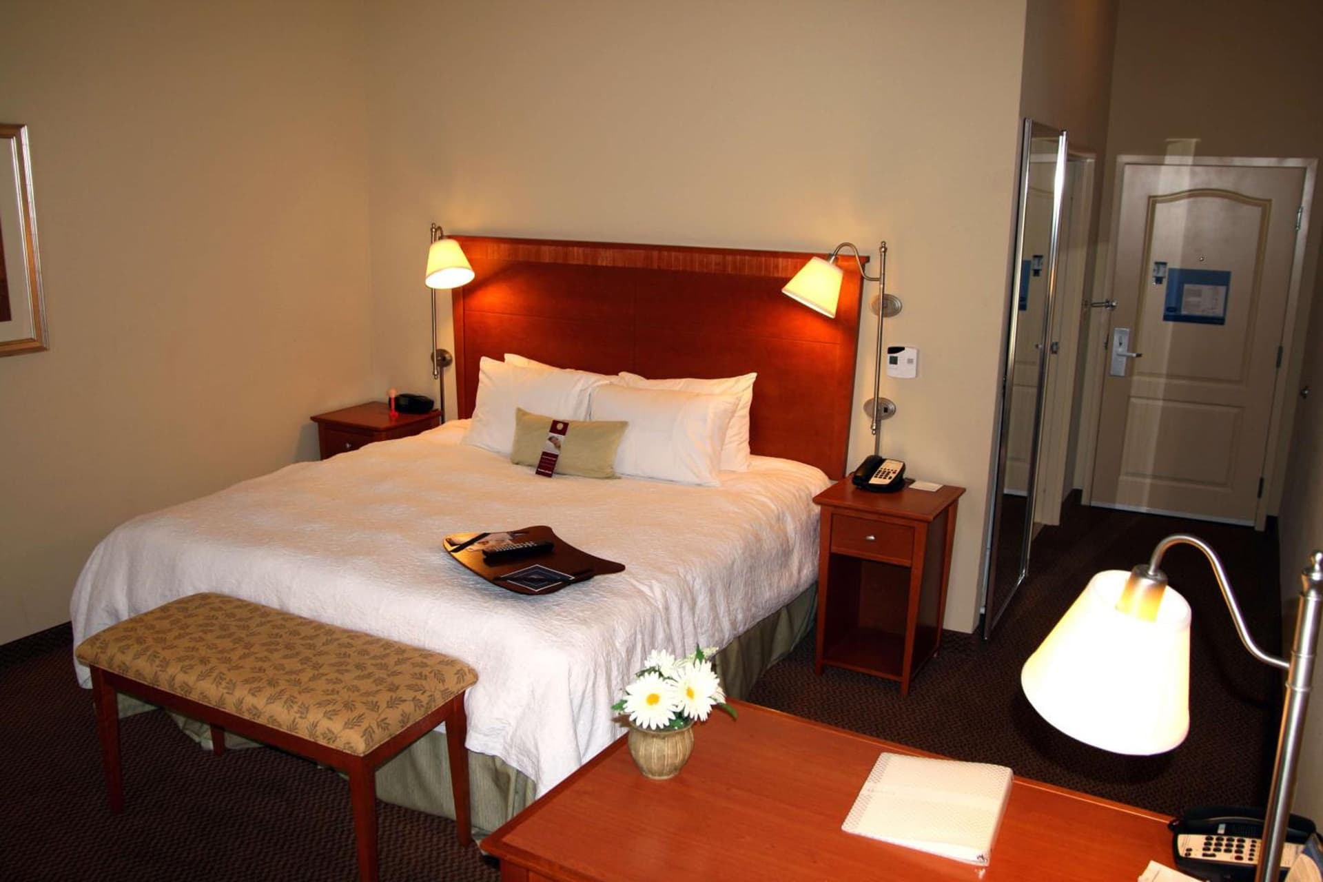 Hampton Inn Clinton interior in Clinton, OK — gallery photo 2