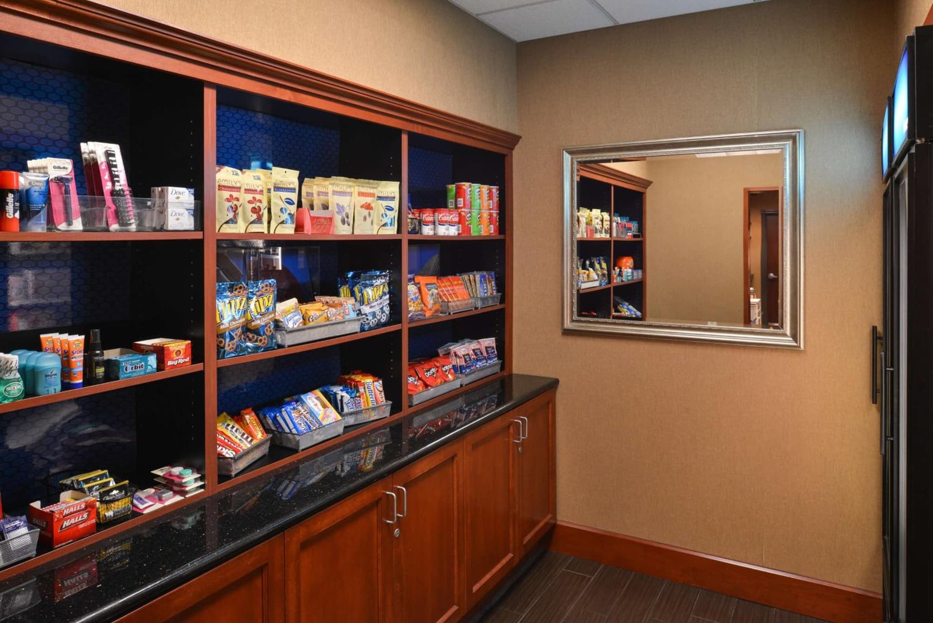 Hampton Inn & Suites Tacoma interior in Tacoma, WA — gallery photo 2