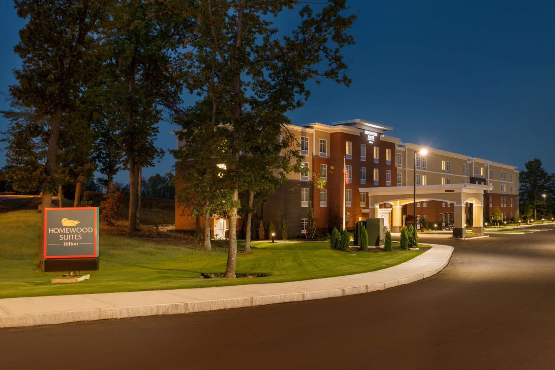 Homewood Suites by Hilton Gateway Hills Nashua interior in Nashua, NH — gallery photo 2