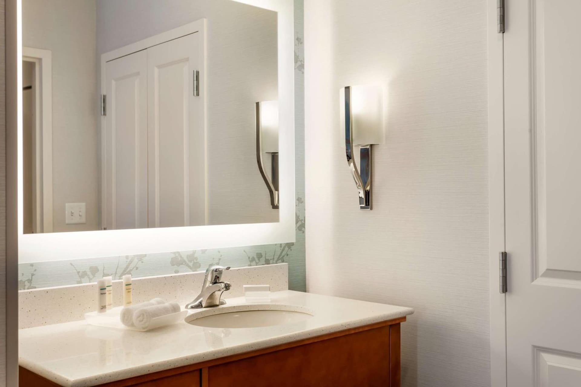 Homewood Suites by Hilton Gateway Hills Nashua gallery photo in Nashua, NH — image 7