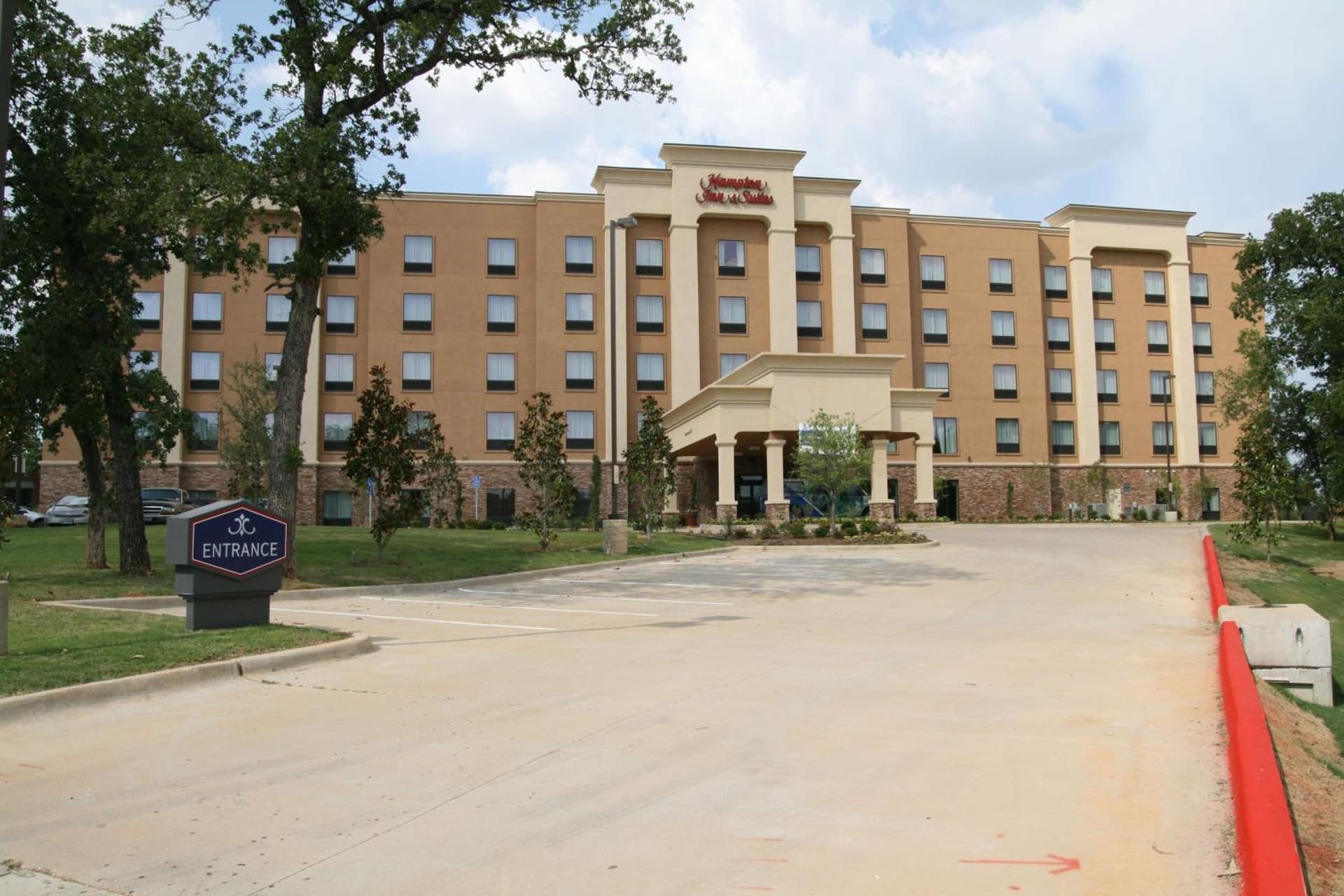 Hampton Inn & Suites Dallas-Arlington North-Entertainment District featured exterior or lobby in Arlington, TX — similar hotel