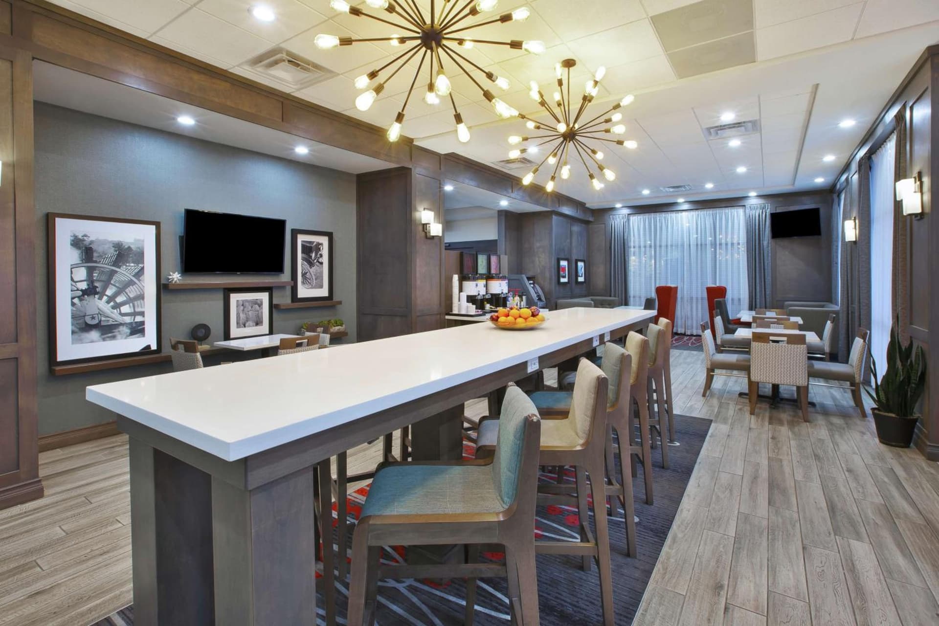 Hampton Inn by Hilton Detroit Dearborn gallery photo in Dearborn, MI — image 13