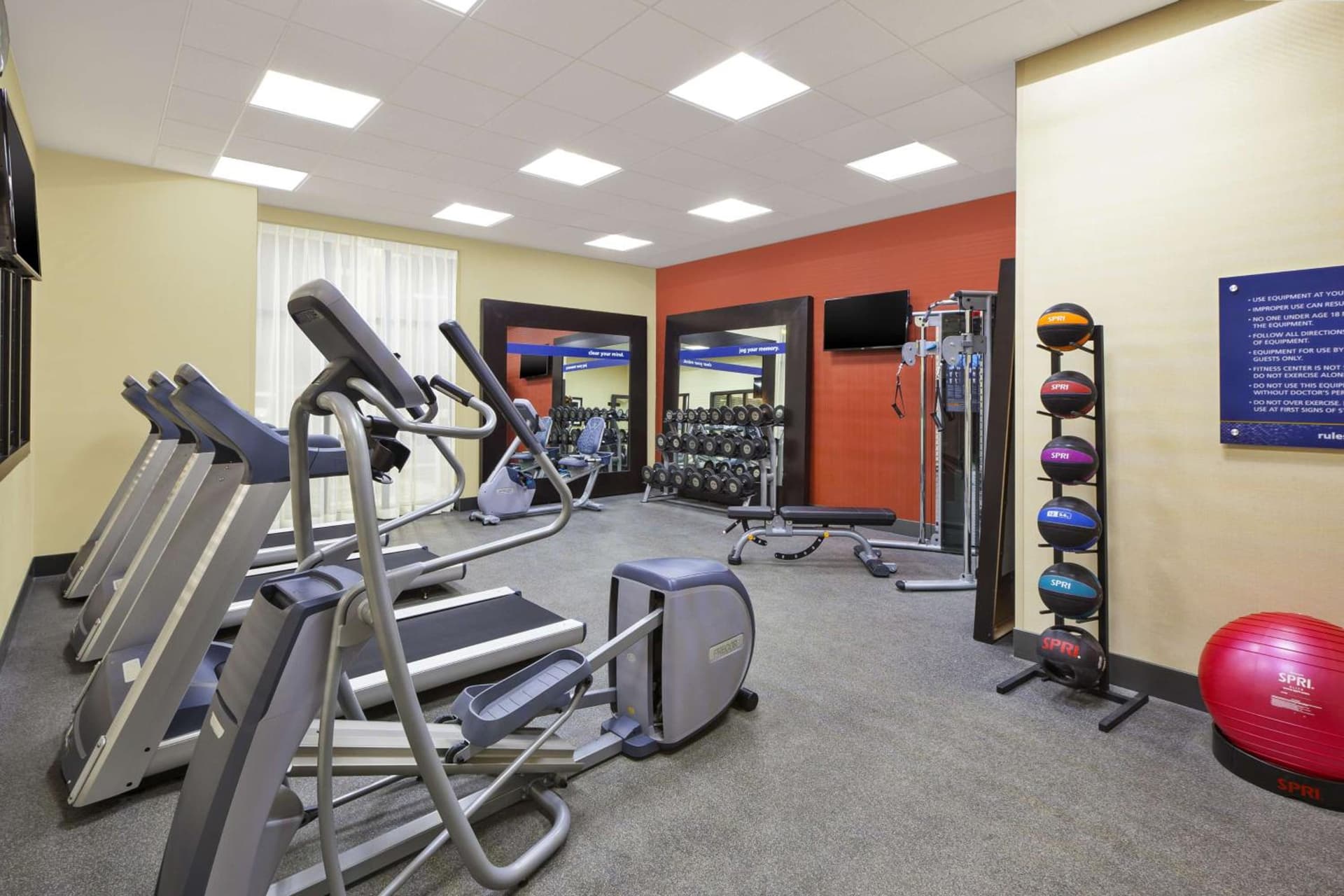 Hampton Inn by Hilton Detroit Dearborn gallery photo in Dearborn, MI — image 7
