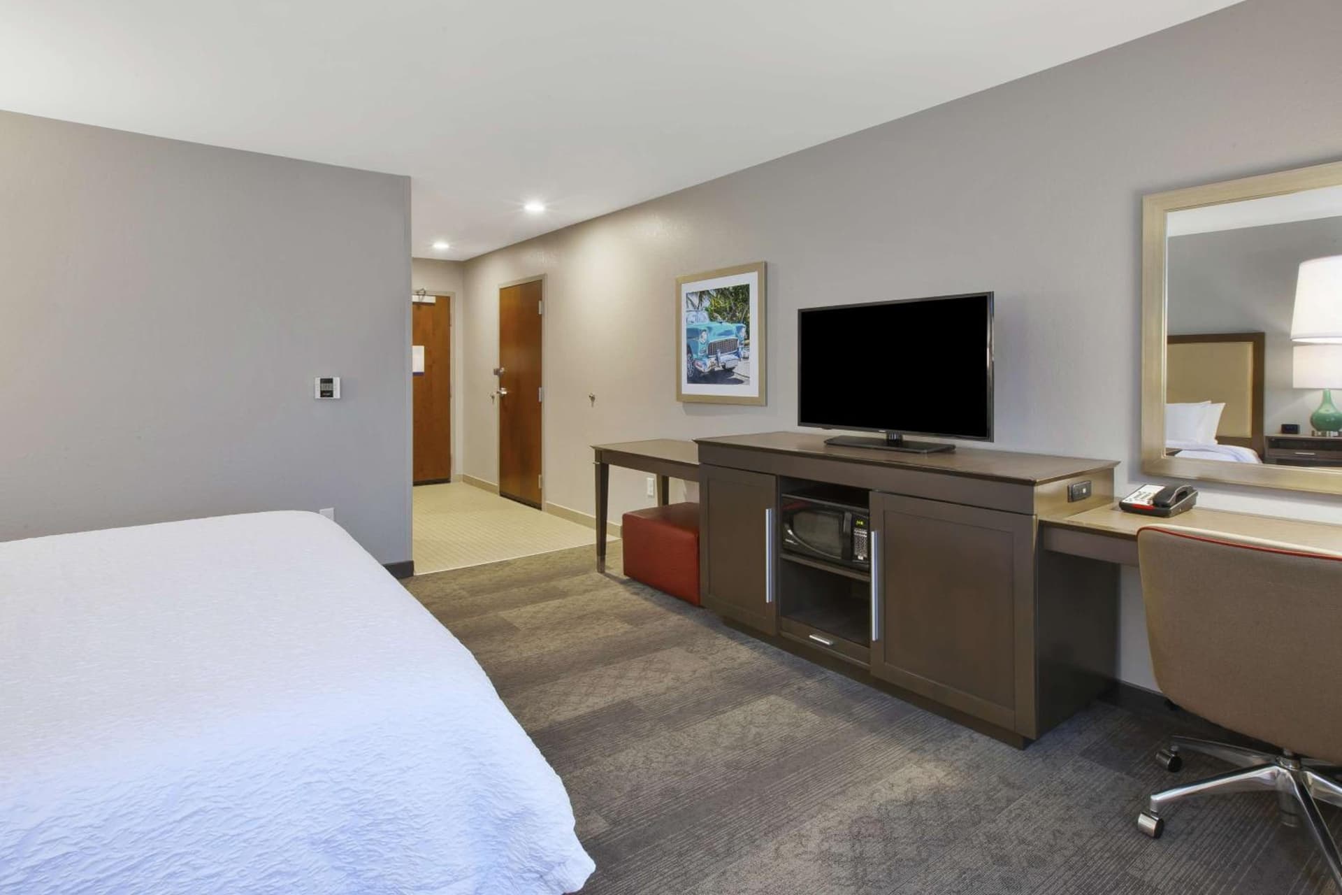 Hampton Inn by Hilton Detroit Dearborn gallery photo in Dearborn, MI — image 4