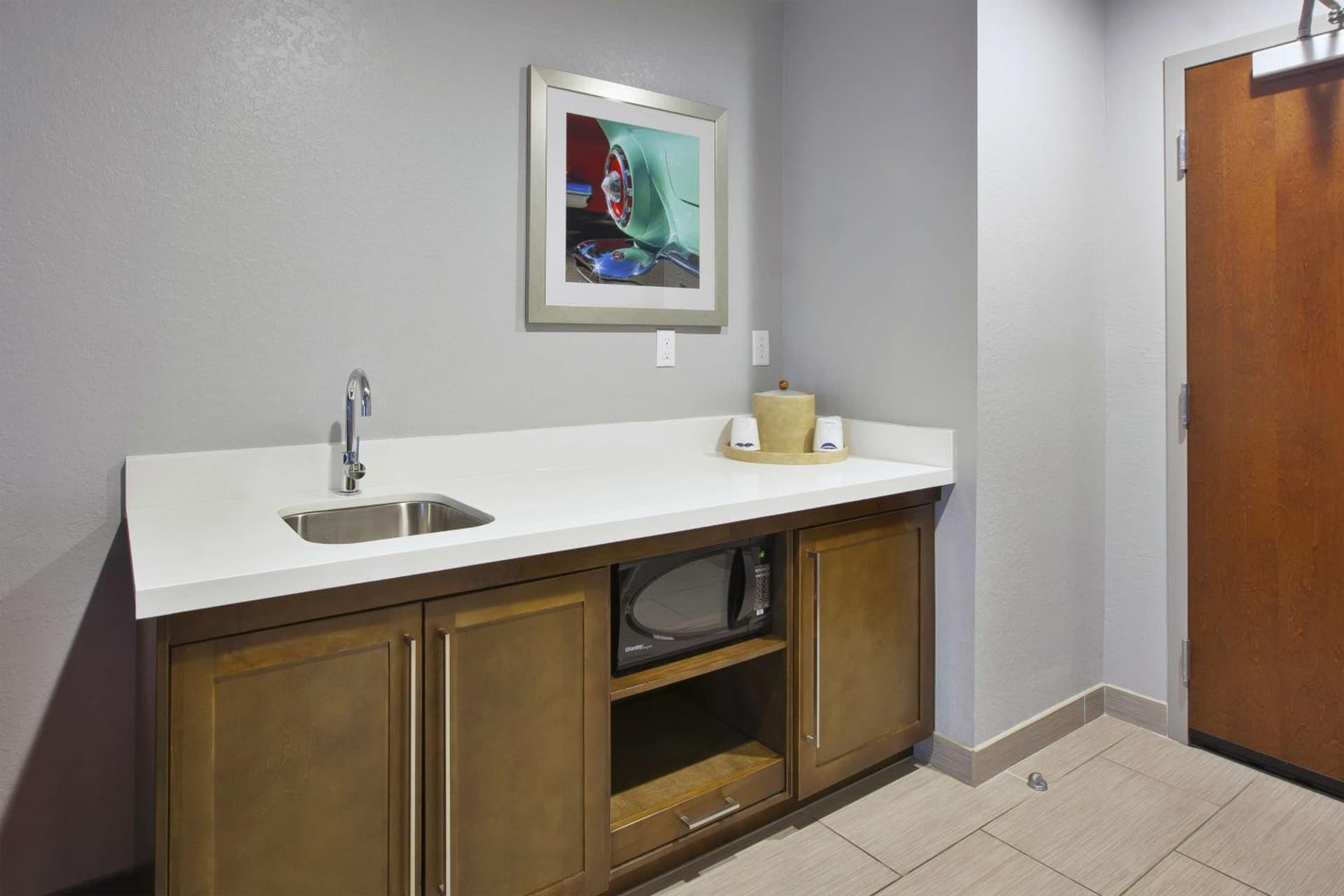 Hampton Inn by Hilton Detroit Dearborn gallery photo in Dearborn, MI — image 9