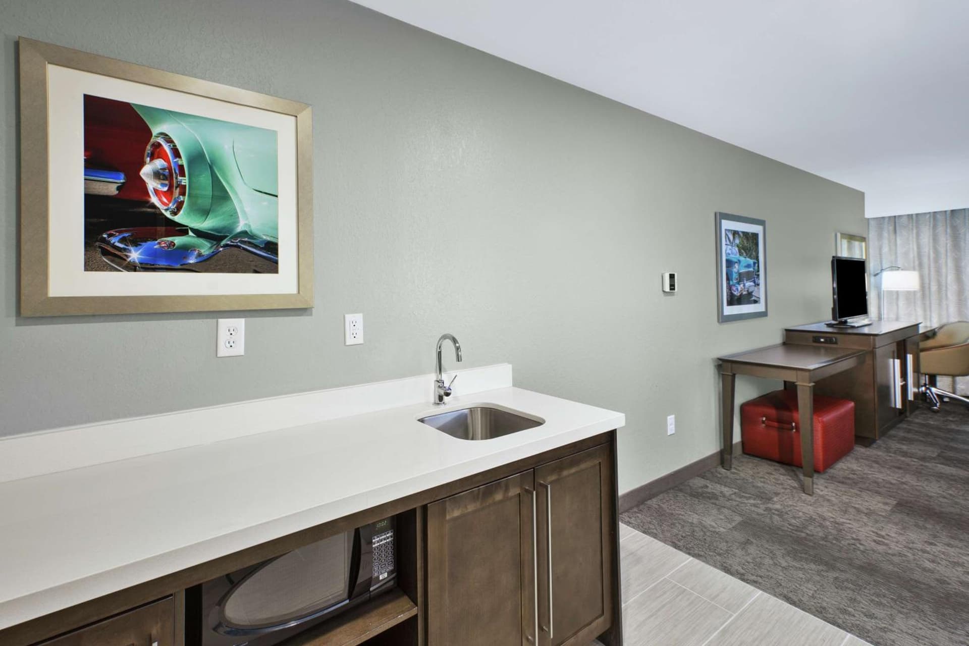Hampton Inn by Hilton Detroit Dearborn interior in Dearborn, MI — gallery photo 2