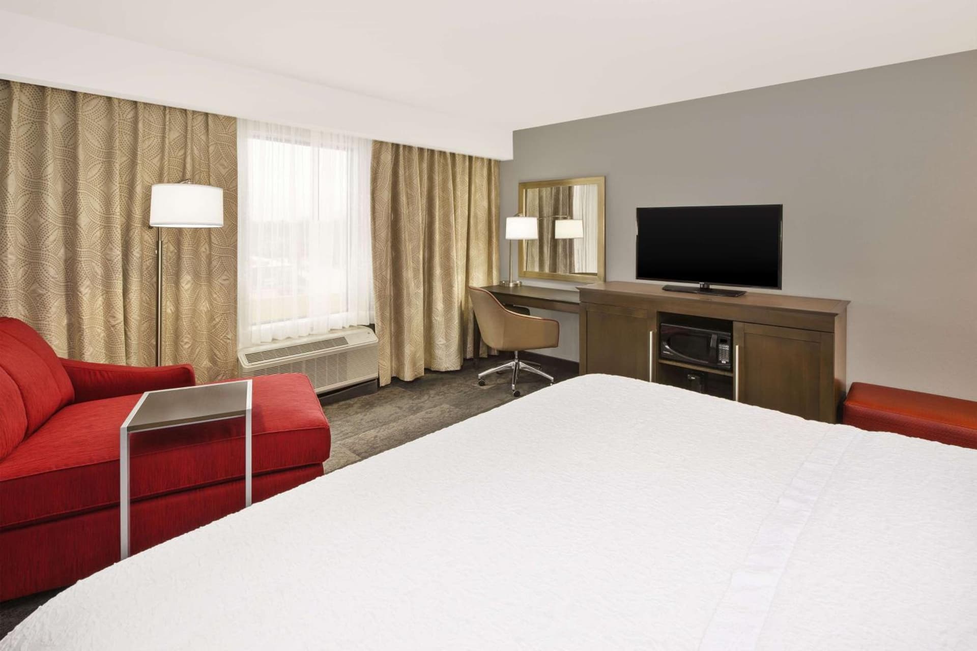 Hampton Inn by Hilton Detroit Dearborn gallery photo in Dearborn, MI — image 10