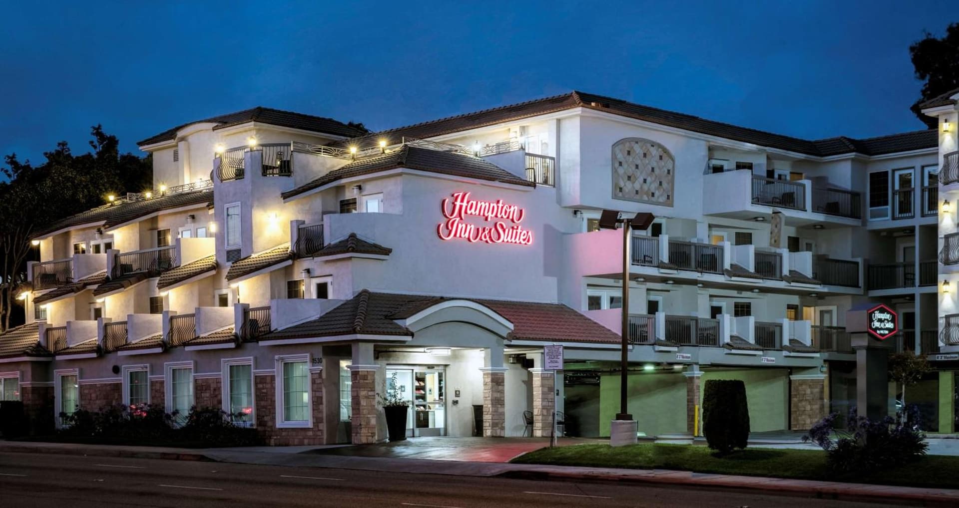 Hampton Inn & Suites Hermosa Beach featured exterior or lobby in Hermosa Beach, CA — similar hotel