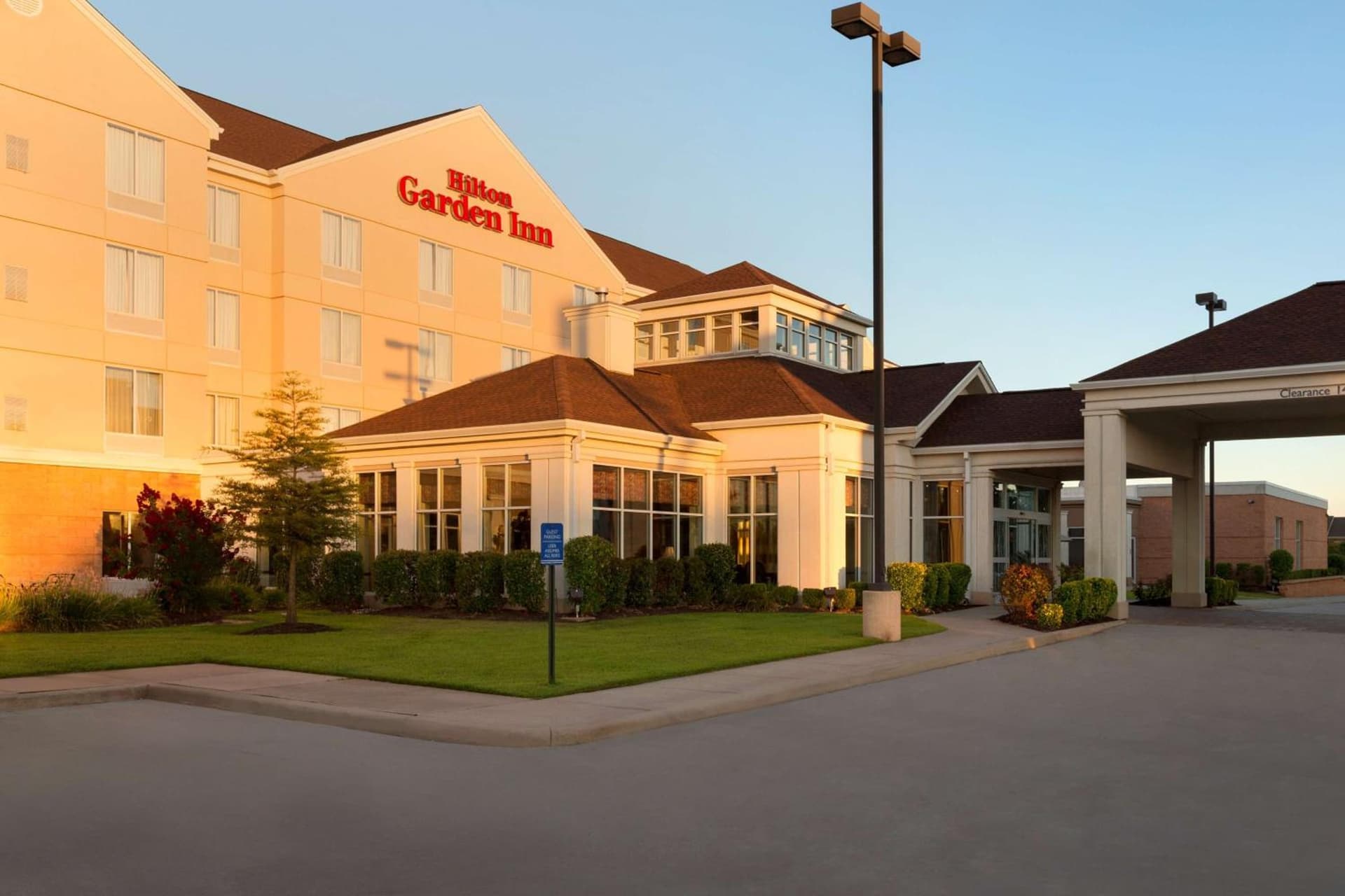 Hilton Garden Inn Shreveport interior in Shreveport, LA — gallery photo 2
