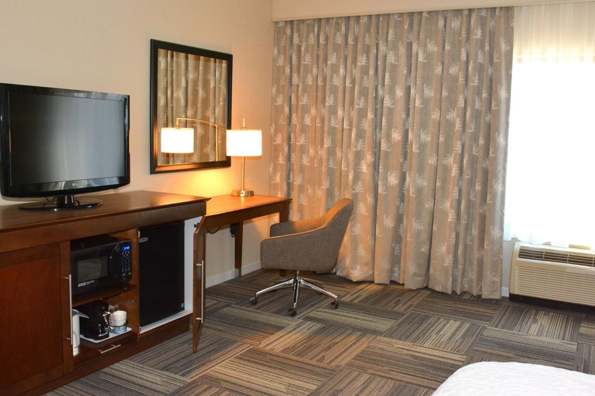 Hampton Inn Grand Junction interior in Grand Junction, CO — gallery photo 2