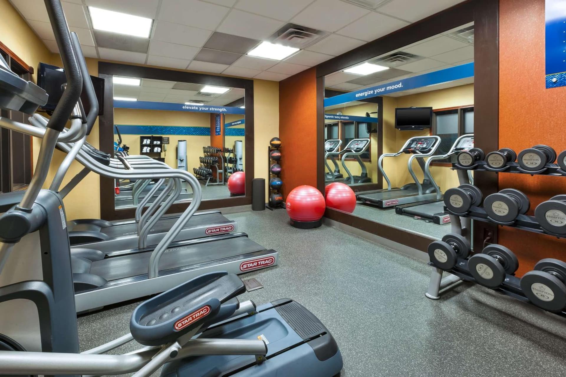 Hampton Inn Waterbury gallery photo in Waterbury, CT — image 18