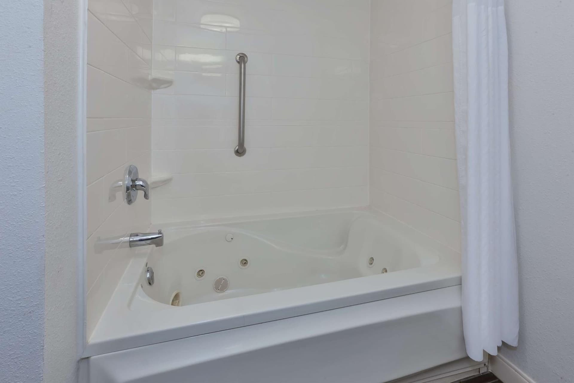 Hampton Inn Waterbury gallery photo in Waterbury, CT — image 7