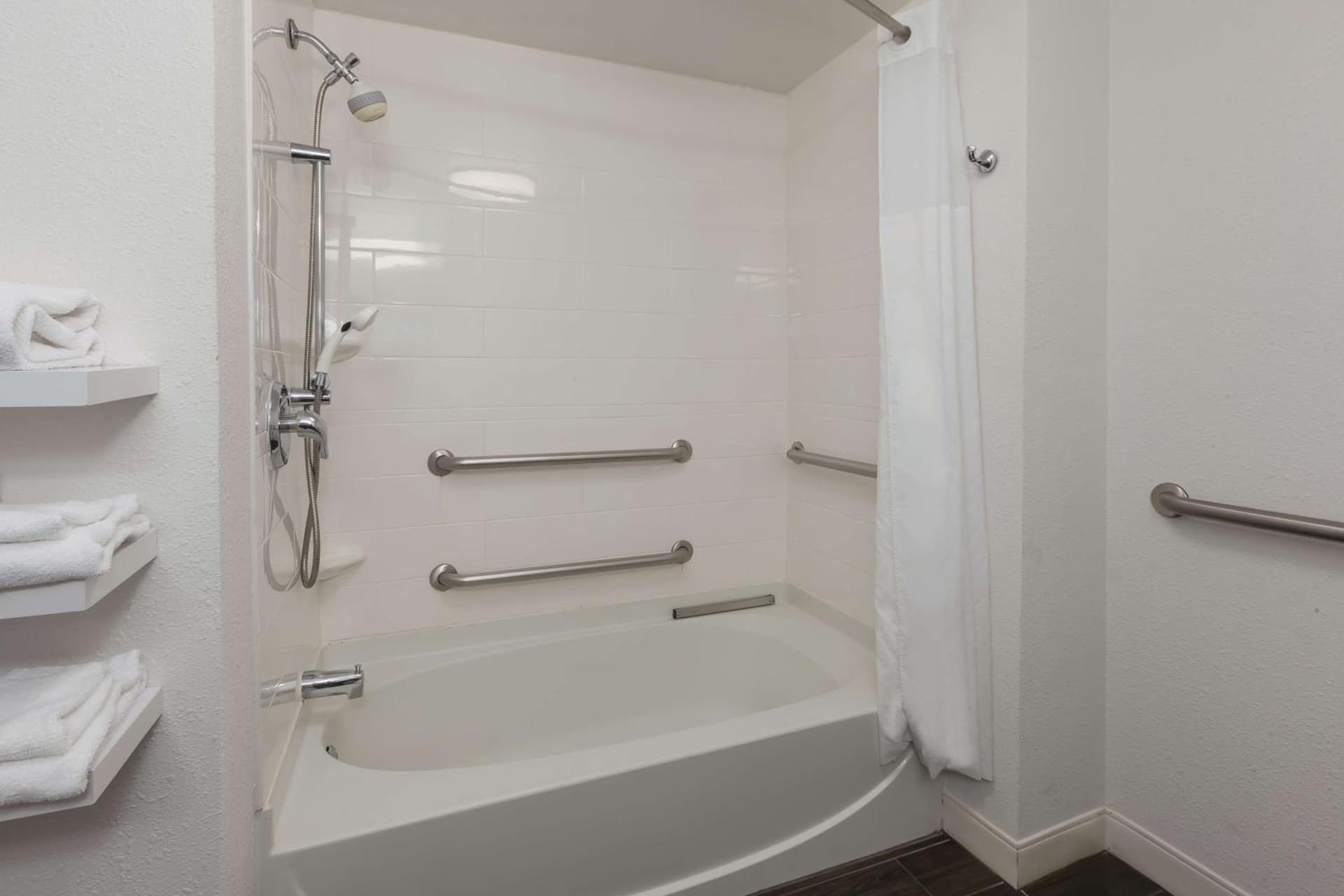 Hampton Inn Waterbury gallery photo in Waterbury, CT — image 6