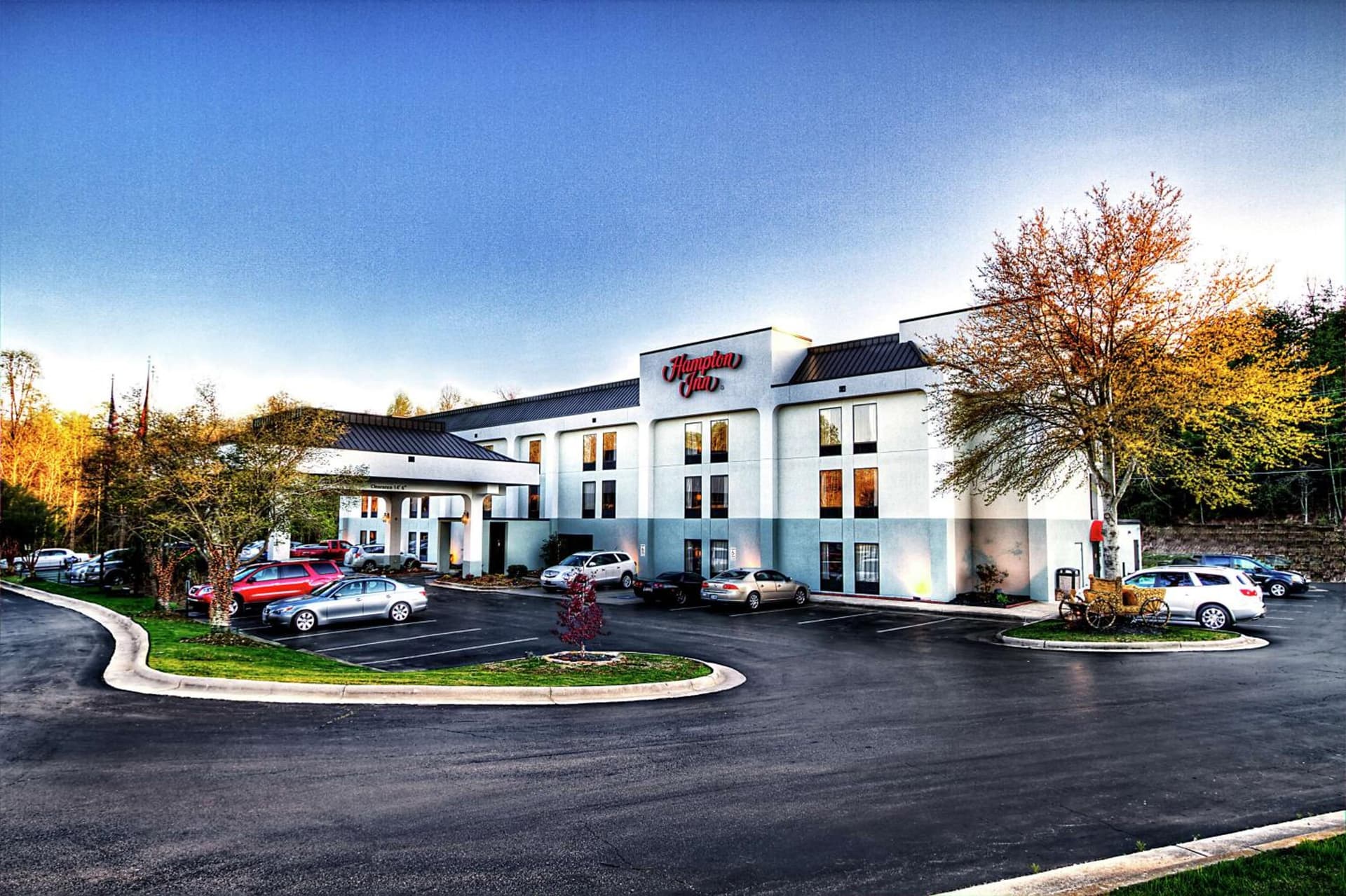 Hampton Inn Jonesville/Elkin featured exterior or lobby in Arlington, NC — similar hotel