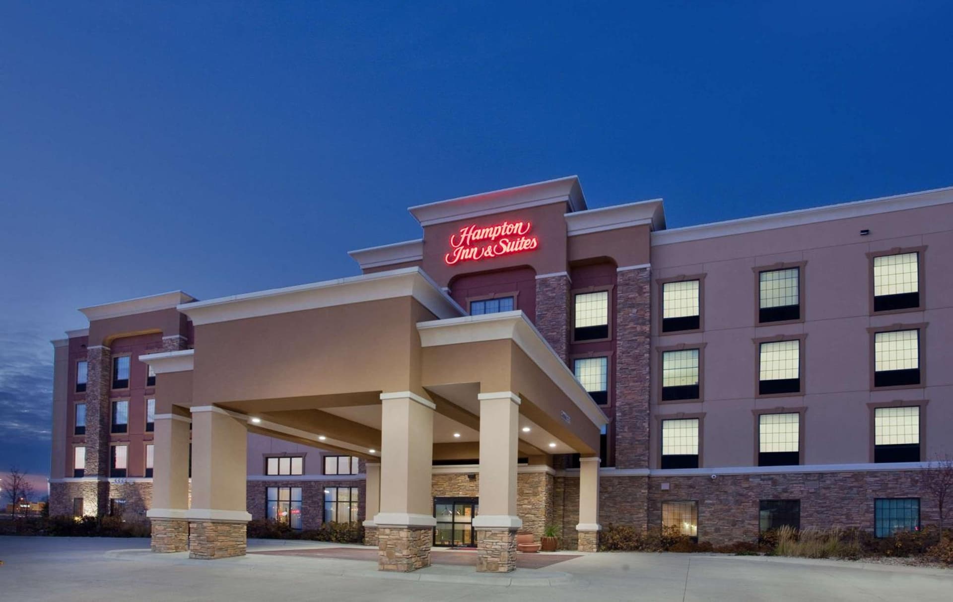 Hampton Inn and Suites St. Cloud featured exterior or lobby in Saint Cloud, MN — similar hotel