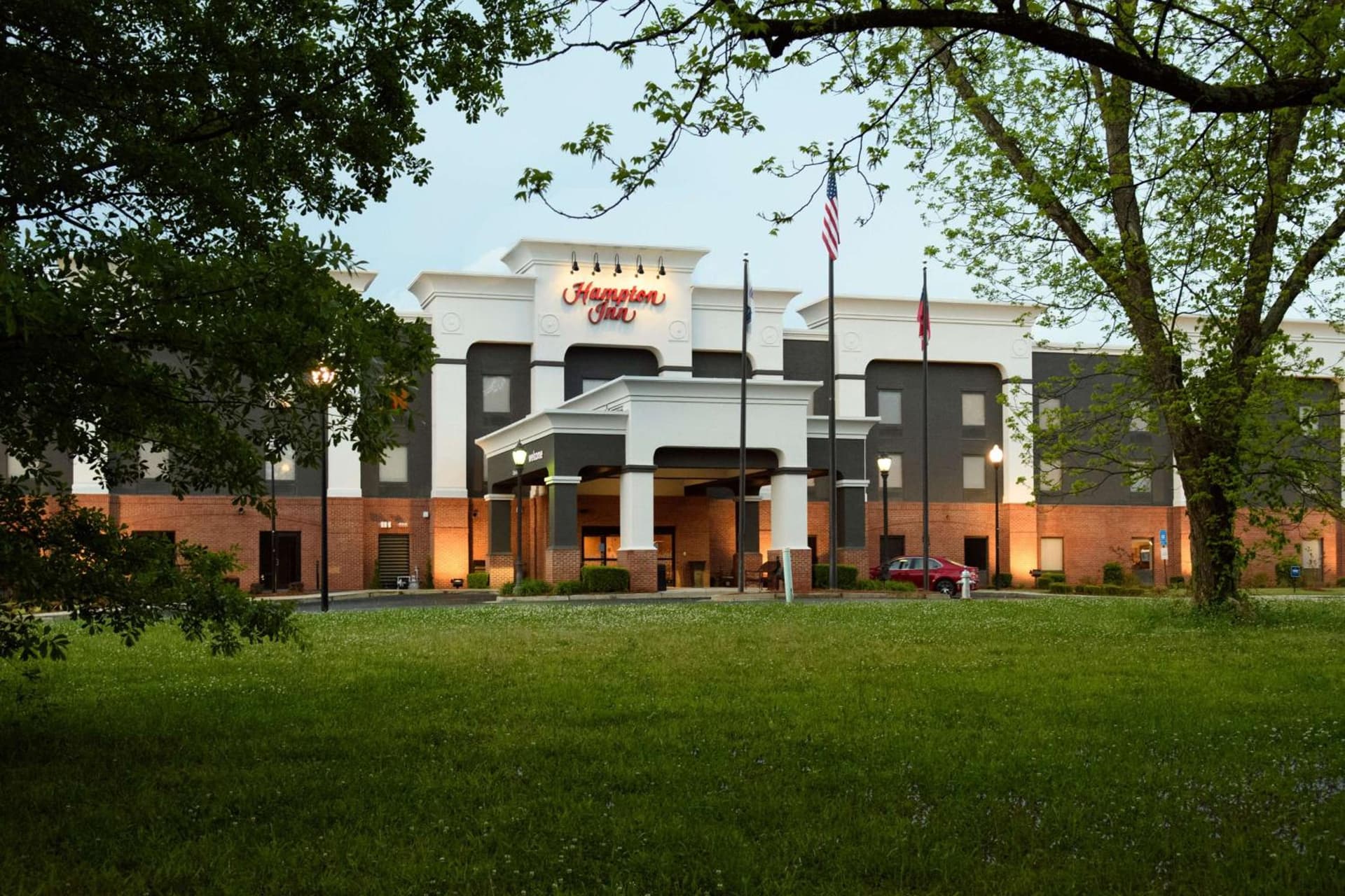 Hampton Inn Fayetteville interior in Fayetteville, GA — gallery photo 2