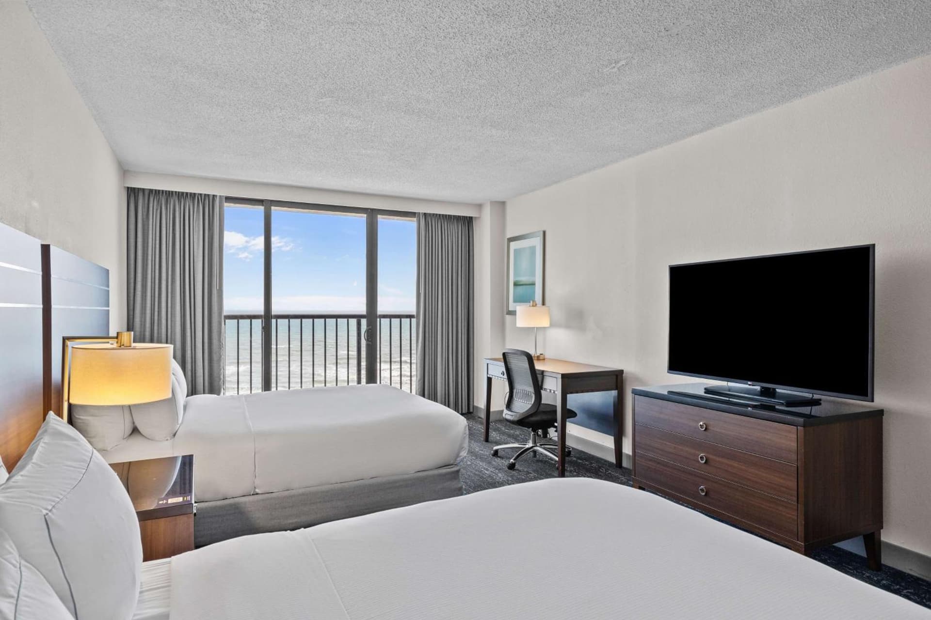 DoubleTree by Hilton Atlantic Beach Oceanfront gallery photo in Atlantic Beach, NC — image 9