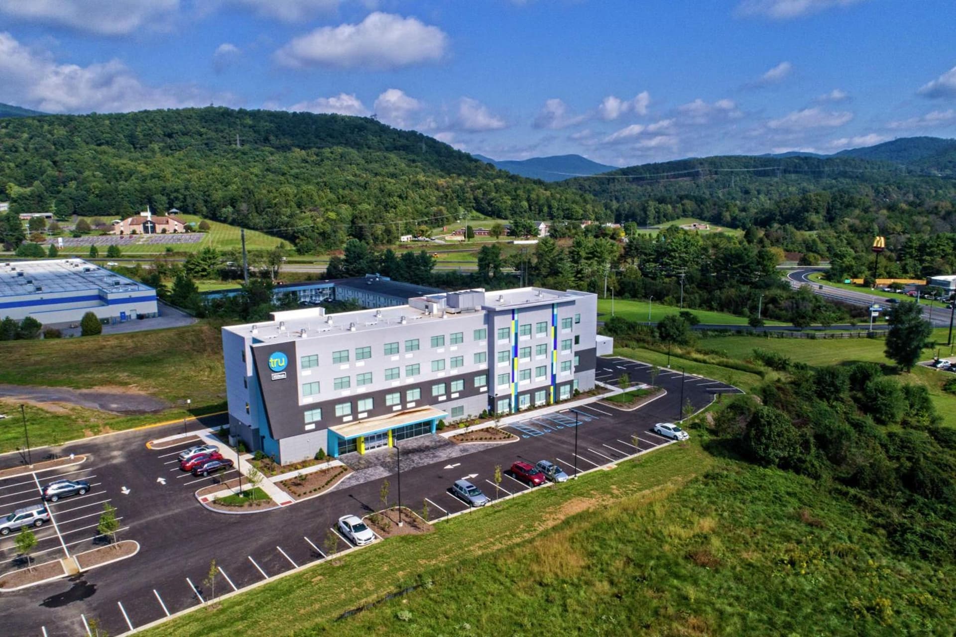 Tru By Hilton Roanoke Hollins interior in Roanoke, VA — gallery photo 2