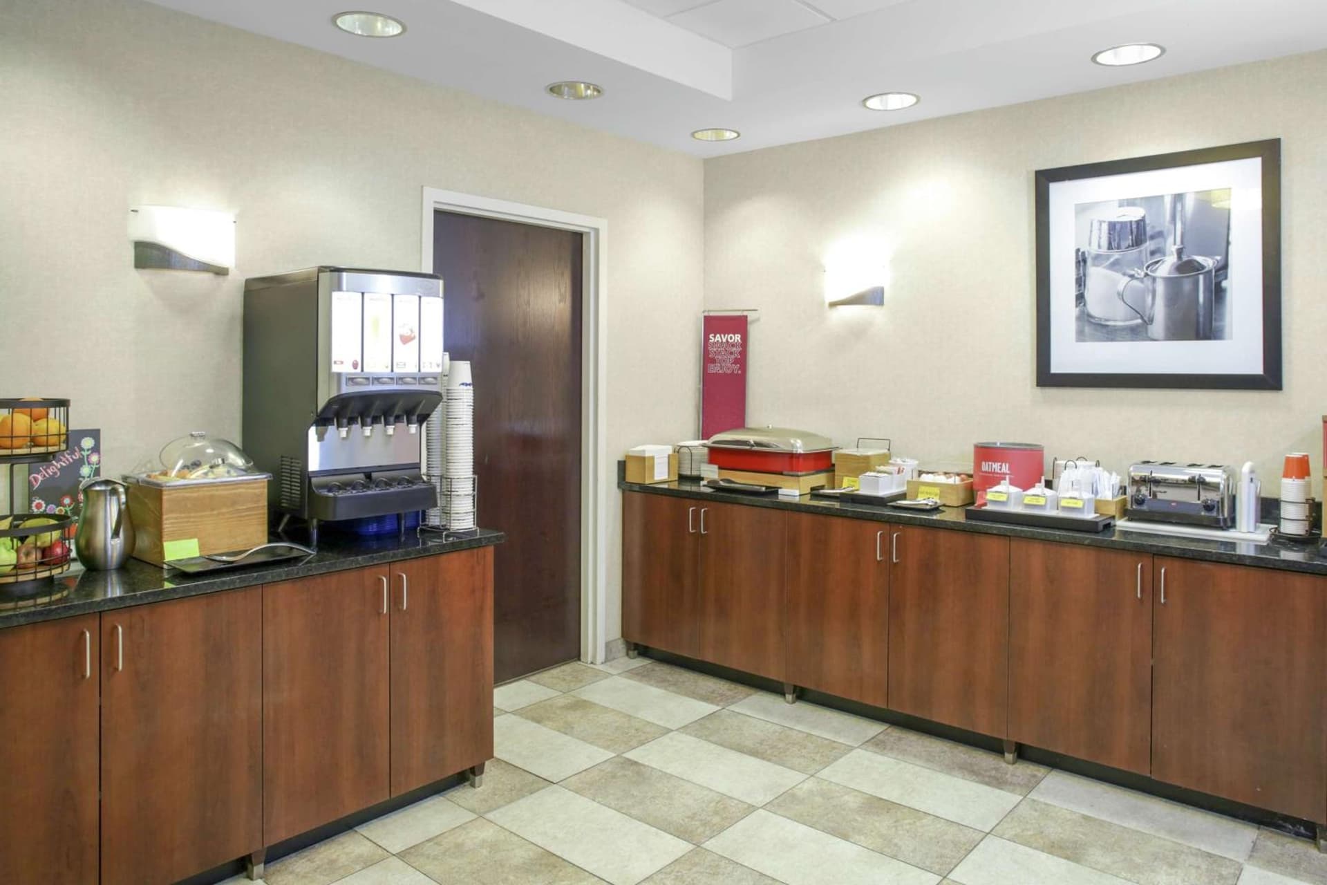 Elgin Inn interior in Elgin, IL — gallery photo 2