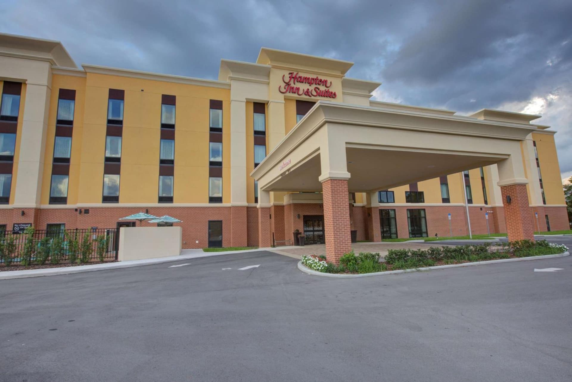 Hampton Inn & Suites by Hilton Tampa Busch Gardens Area property views in Tampa, FL — gallery photo 3