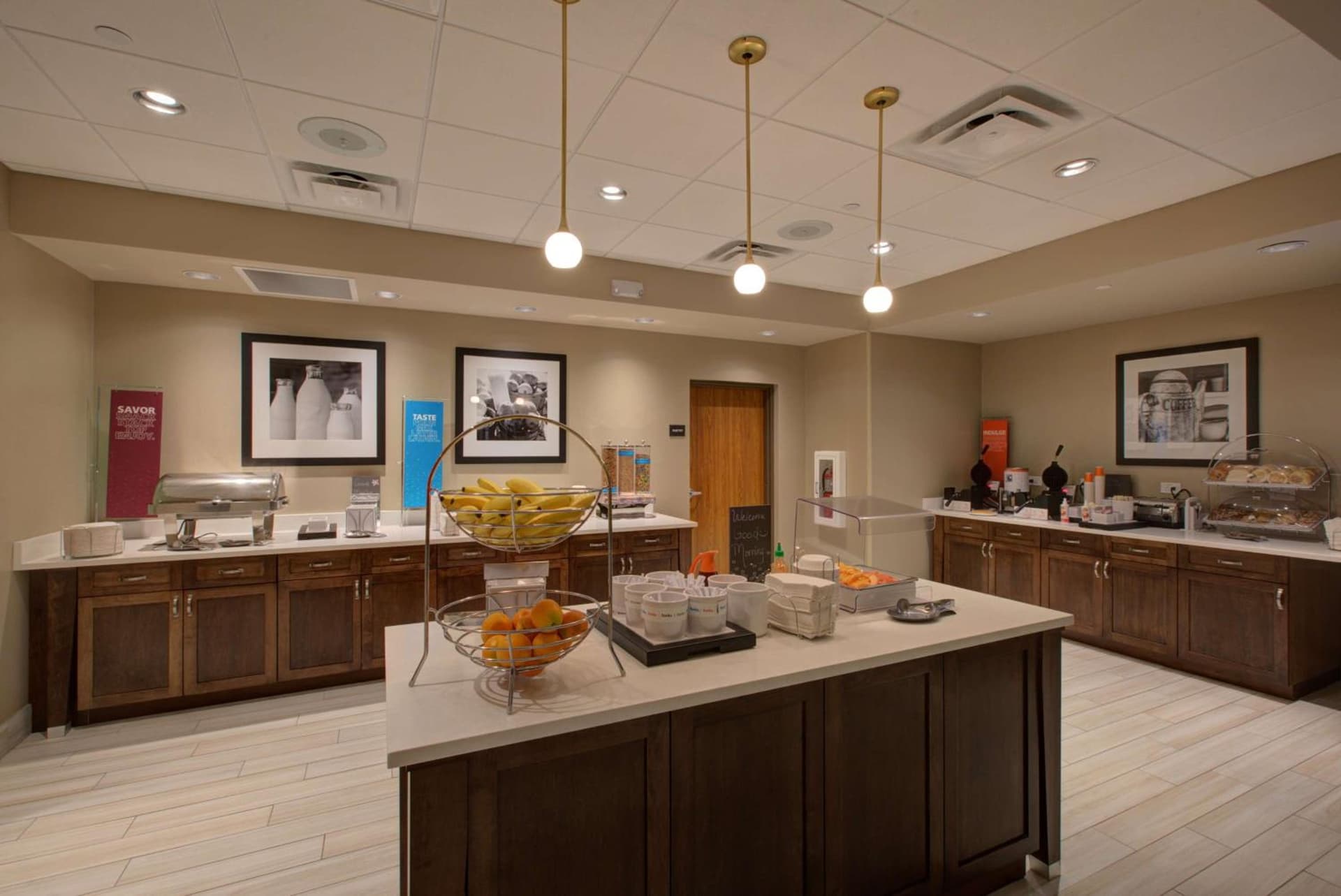 Hampton Inn & Suites by Hilton Tampa Busch Gardens Area gallery photo in Tampa, FL — image 10