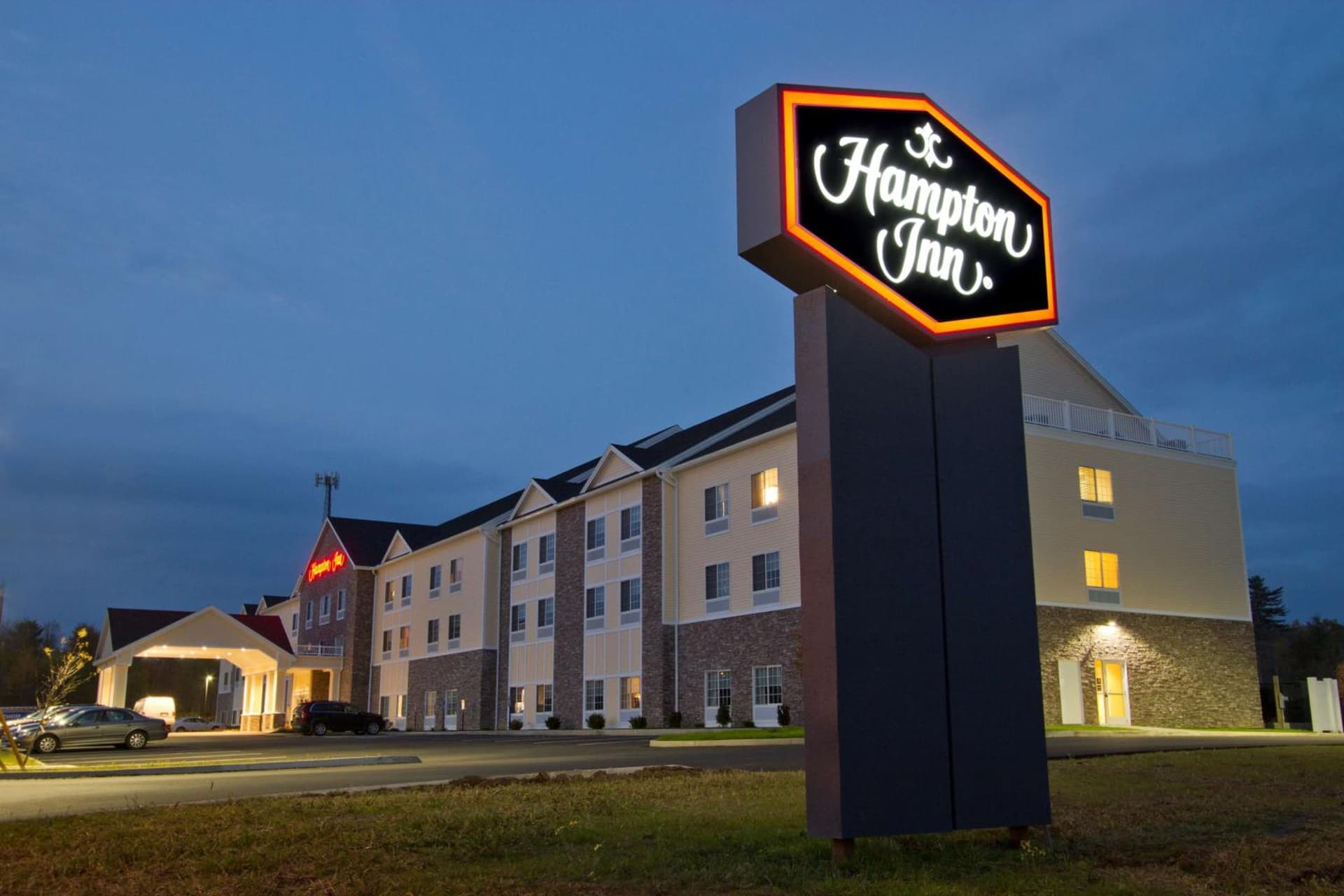 Hampton Inn Bangor interior in Bangor, ME — gallery photo 2