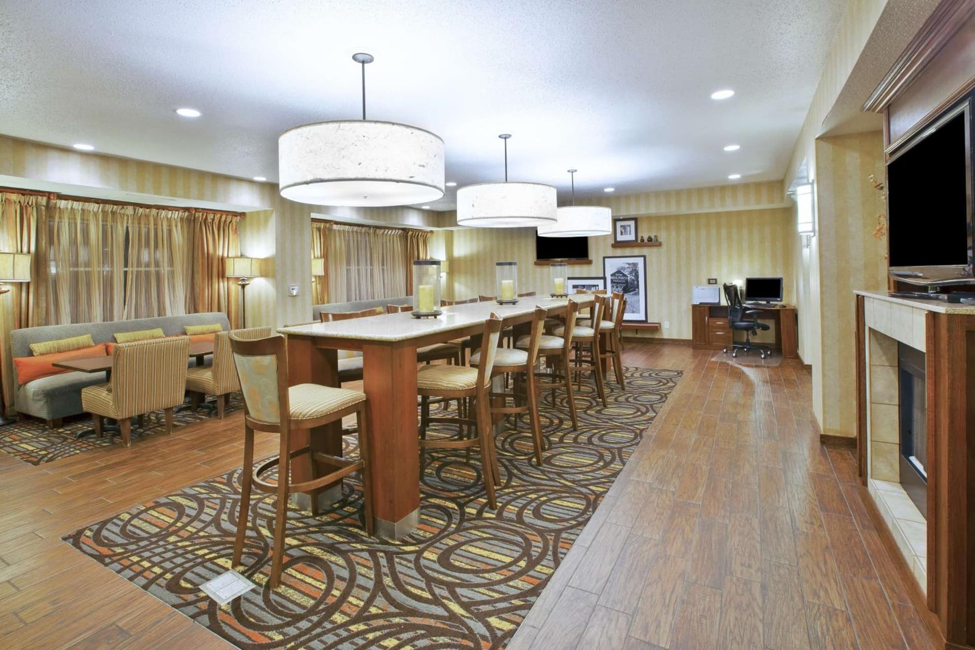 Hampton Inn Pittsburgh Area-Beaver Valley-Center Township property views in Monaca, PA — gallery photo 3