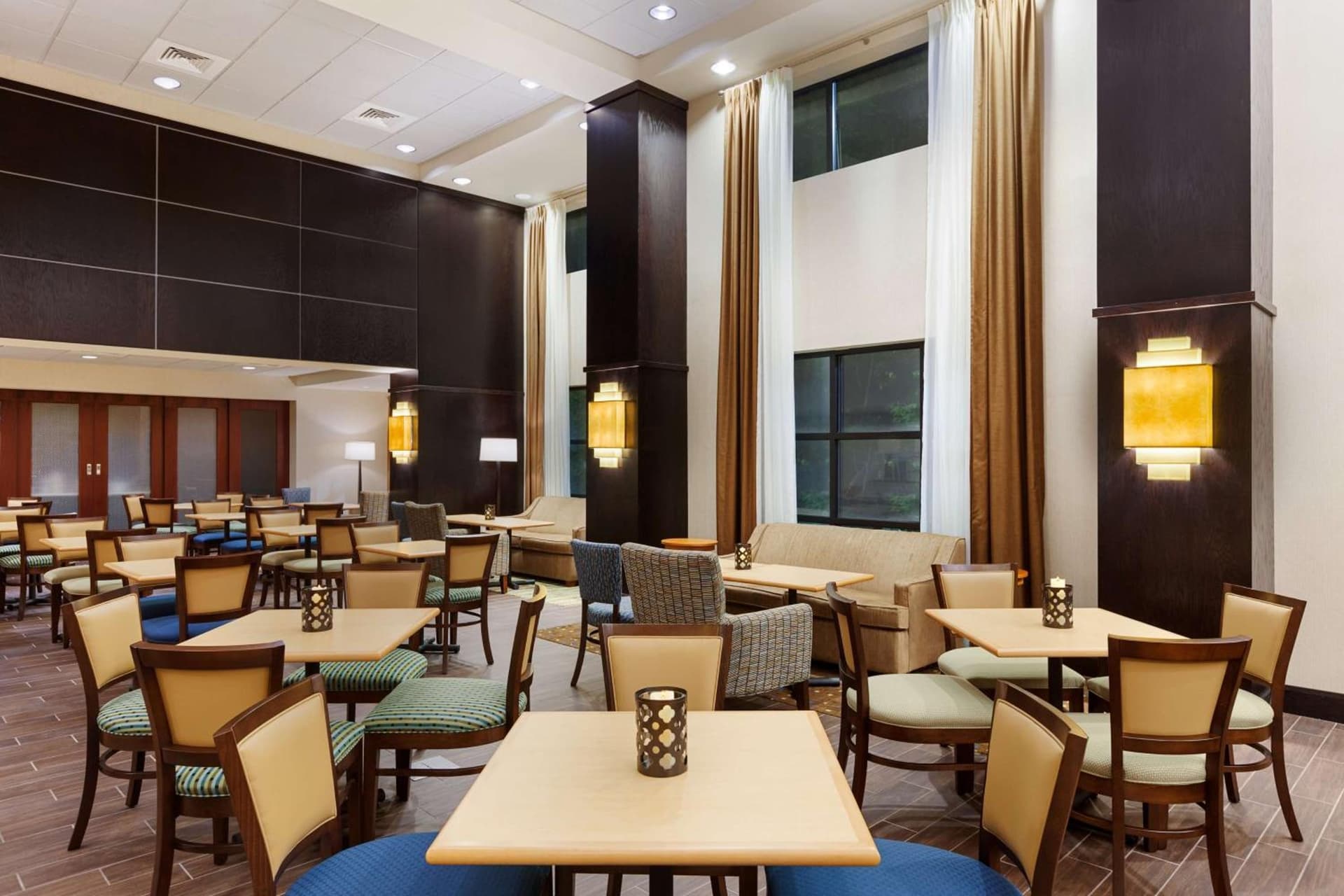 Hampton Inn and Suites Camp Springs interior in Camp Springs, MD — gallery photo 2