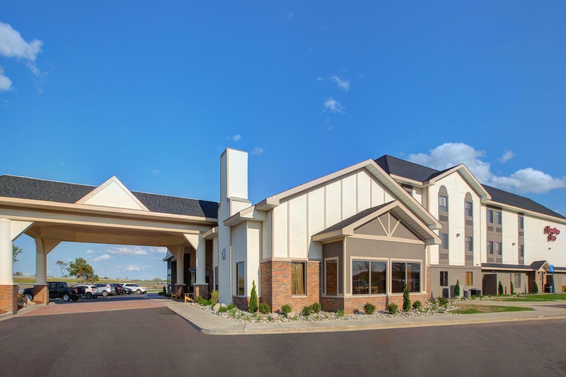 Hampton Inn Gaylord interior in Gaylord, MI — gallery photo 2