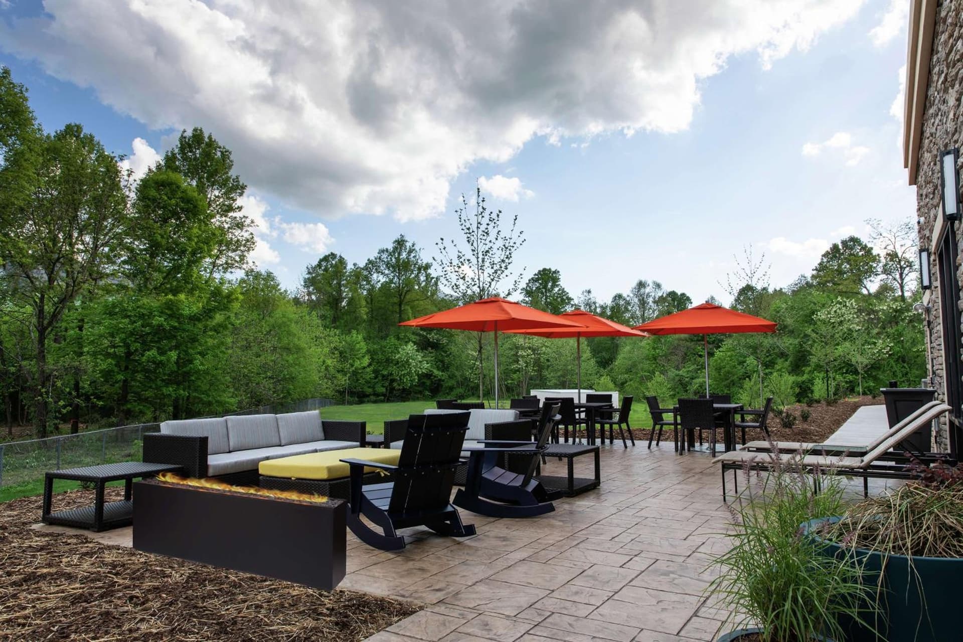 Hampton Inn Black Mountain interior in Black Mountain, NC — gallery photo 2