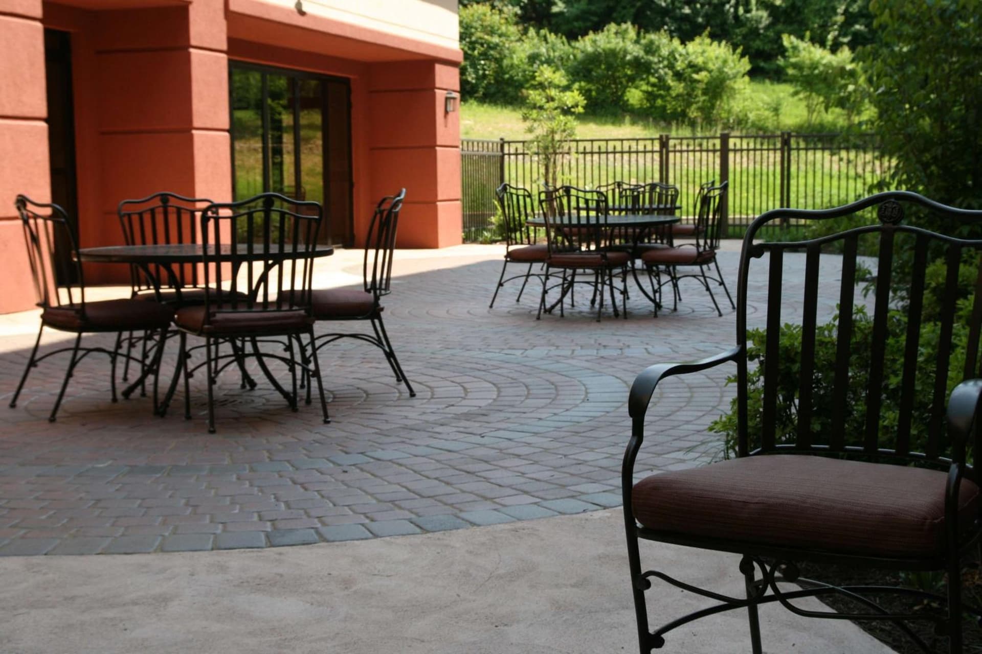 Hampton Inn & Suites Wilder interior in Wilder, KY — gallery photo 2