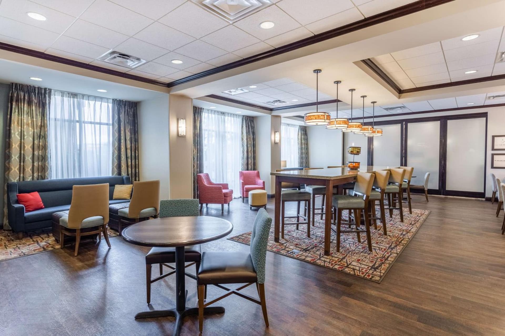 Hampton Inn Minneapolis/Shakopee interior in Shakopee, MN — gallery photo 2
