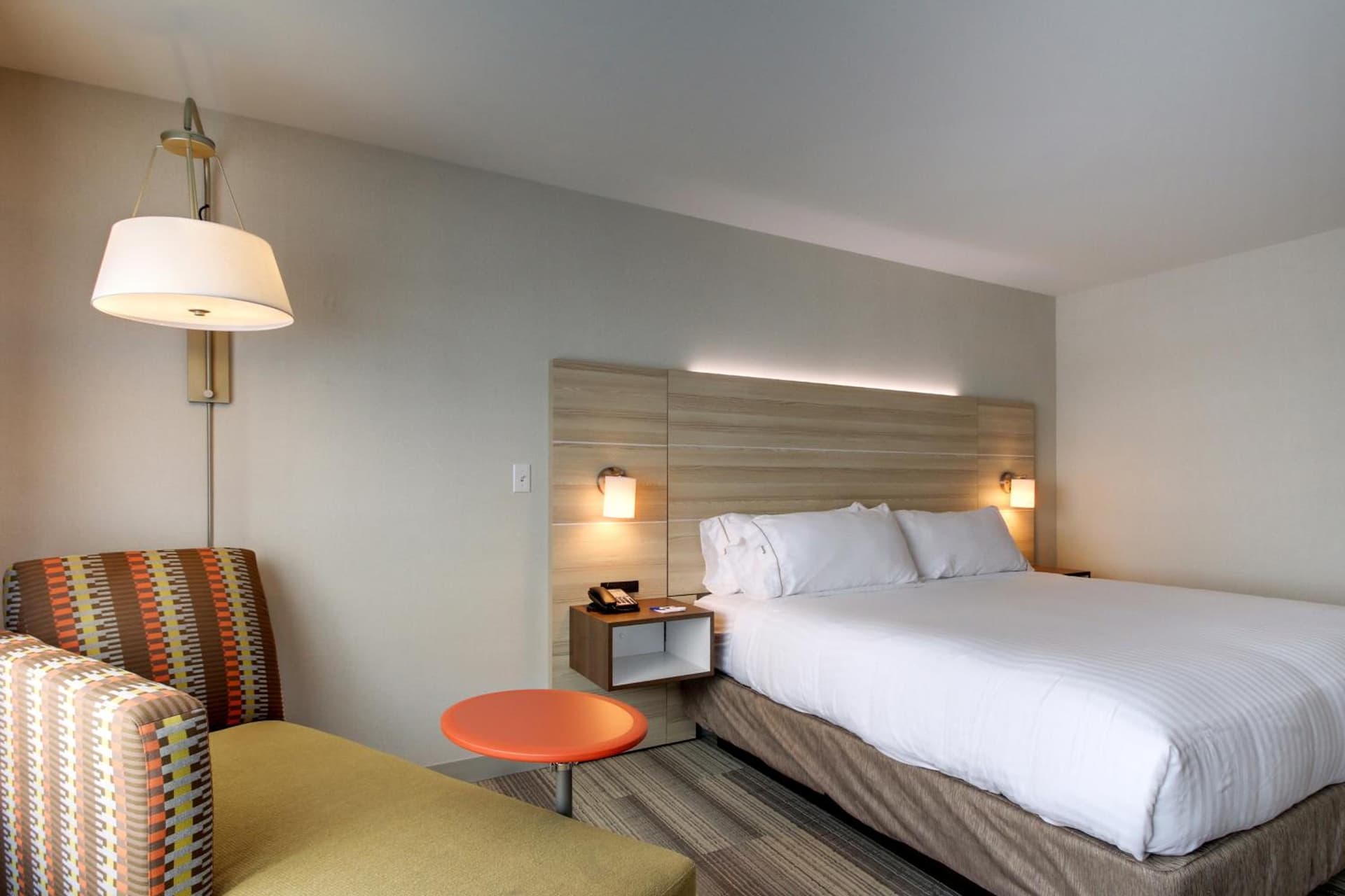 Holiday Inn Express & Suites Galesburg by IHG property views in Galesburg, IL — gallery photo 3