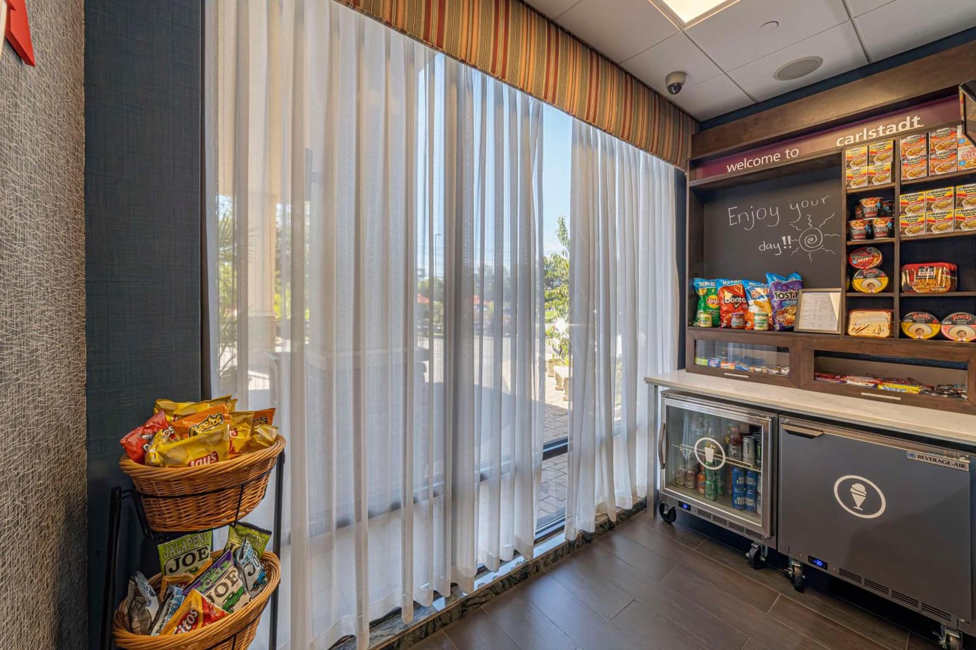 Hampton Inn Carlstadt At The Meadowlands interior in Carlstadt, NJ — gallery photo 2