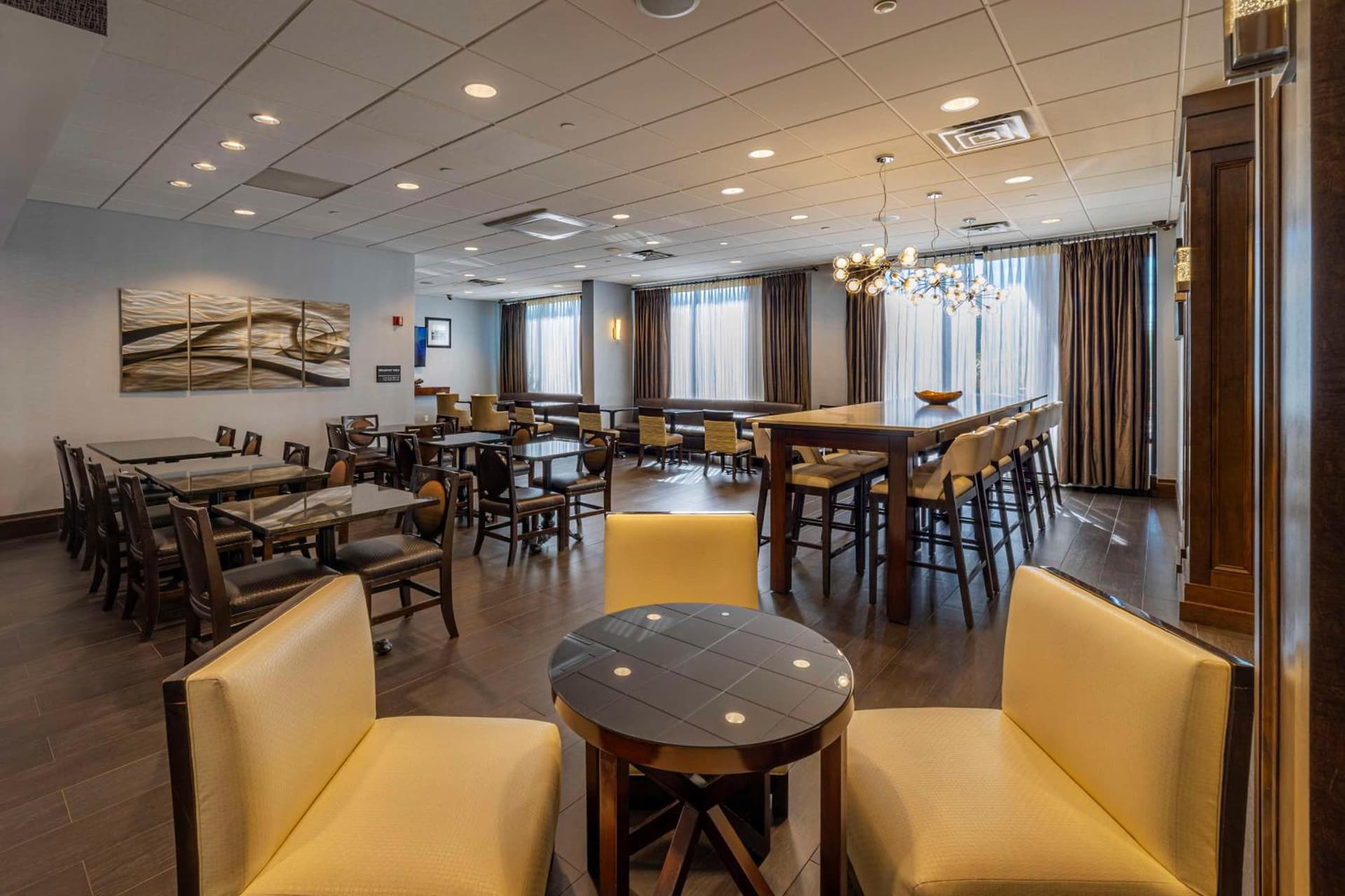 Hampton Inn Carlstadt At The Meadowlands property views in Carlstadt, NJ — gallery photo 3